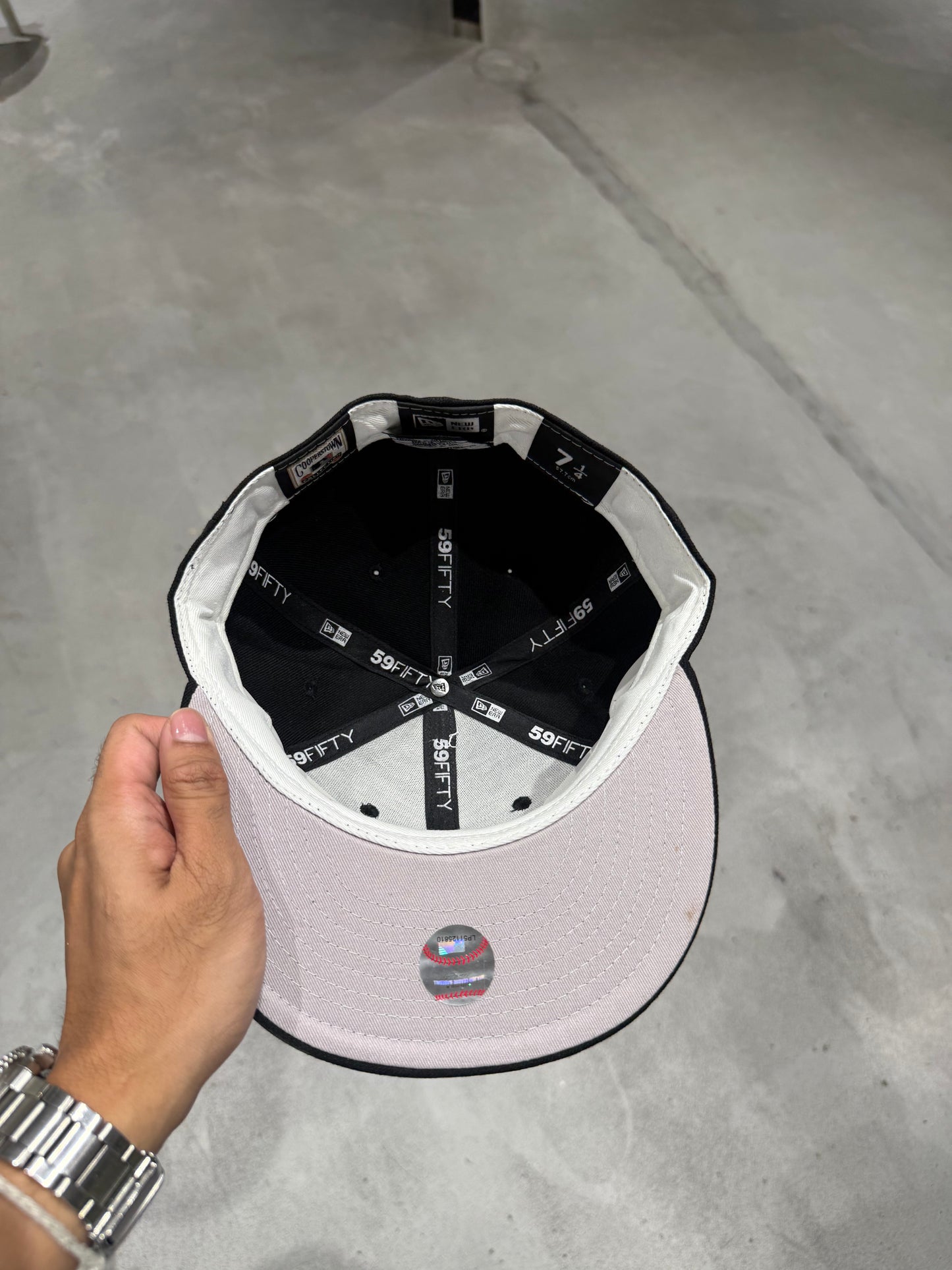 FOG PLAIN BLACK FITTED