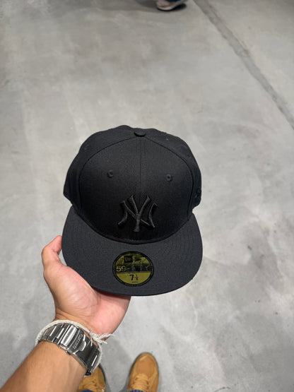 NY TRIPLE BLACK FITTED