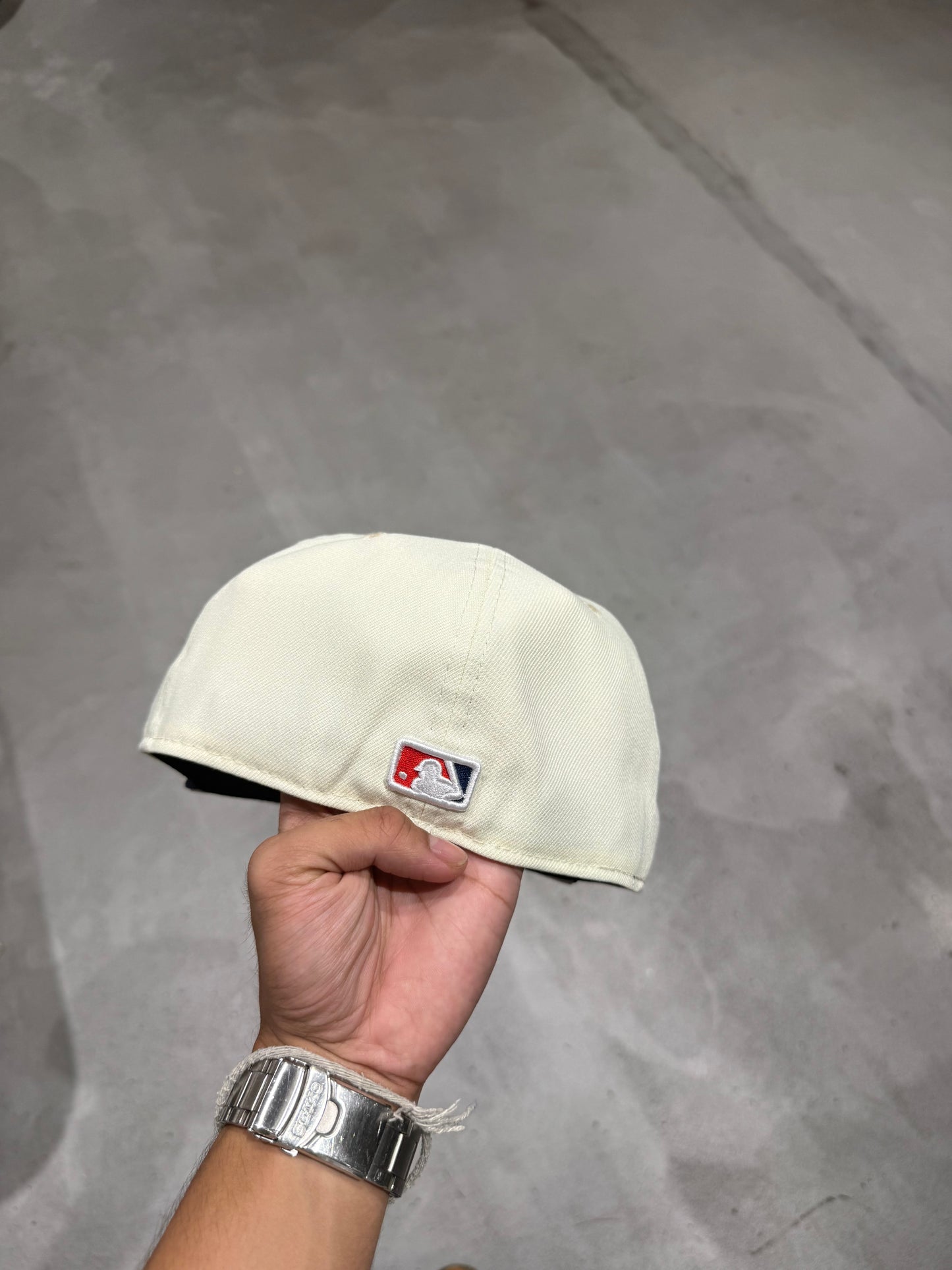 LA TWO TONE CREAM NAVY FITTED