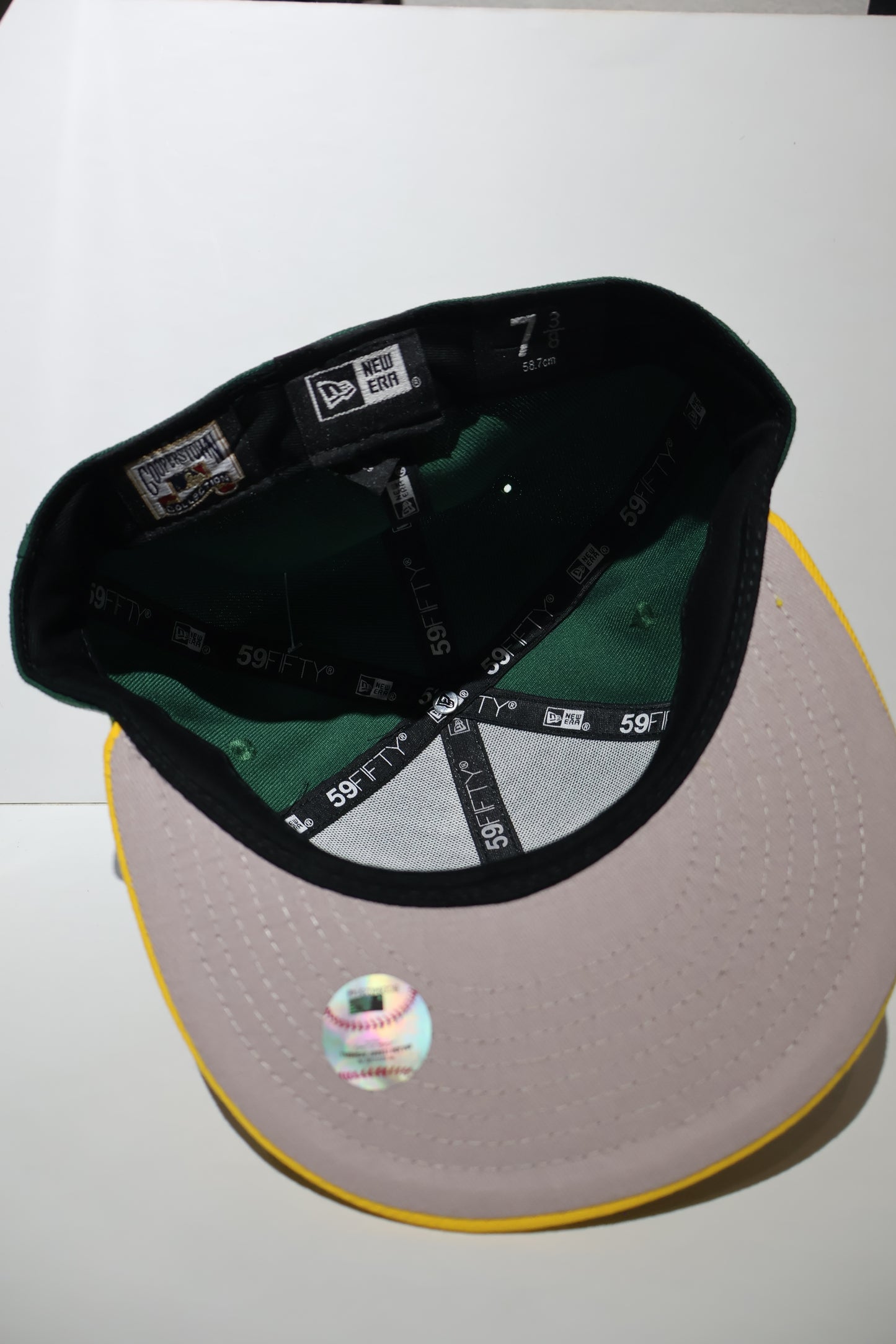 A OAKLAND TWO TONE FITTED HAT