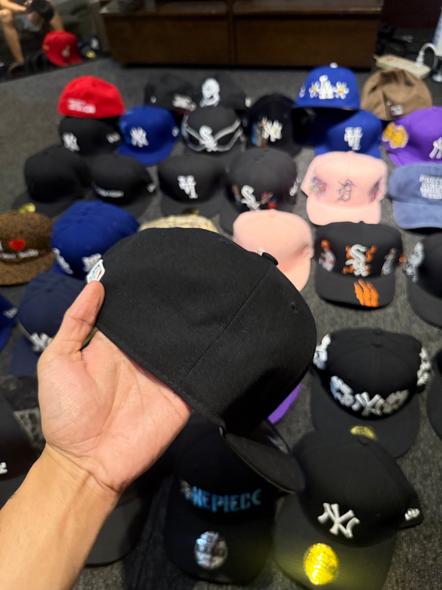 FOG BLACK FITTED HAT