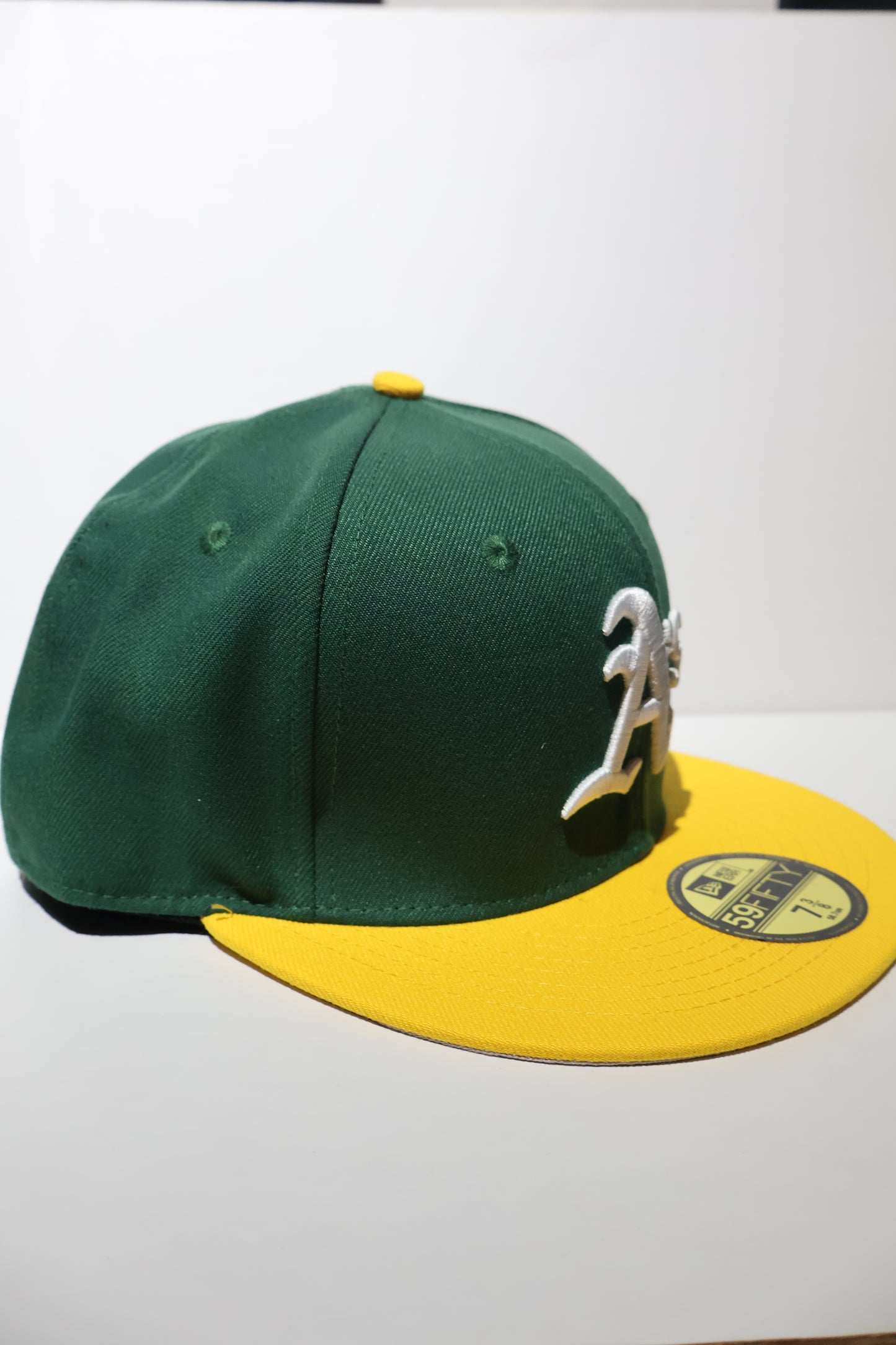 A OAKLAND TWO TONE FITTED HAT