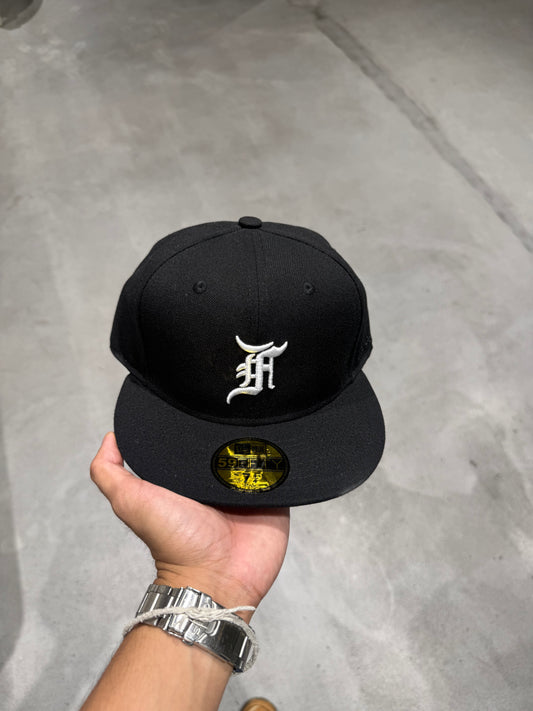 FOG PLAIN BLACK FITTED