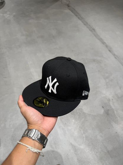 NY PLAIN BLACK FITTED