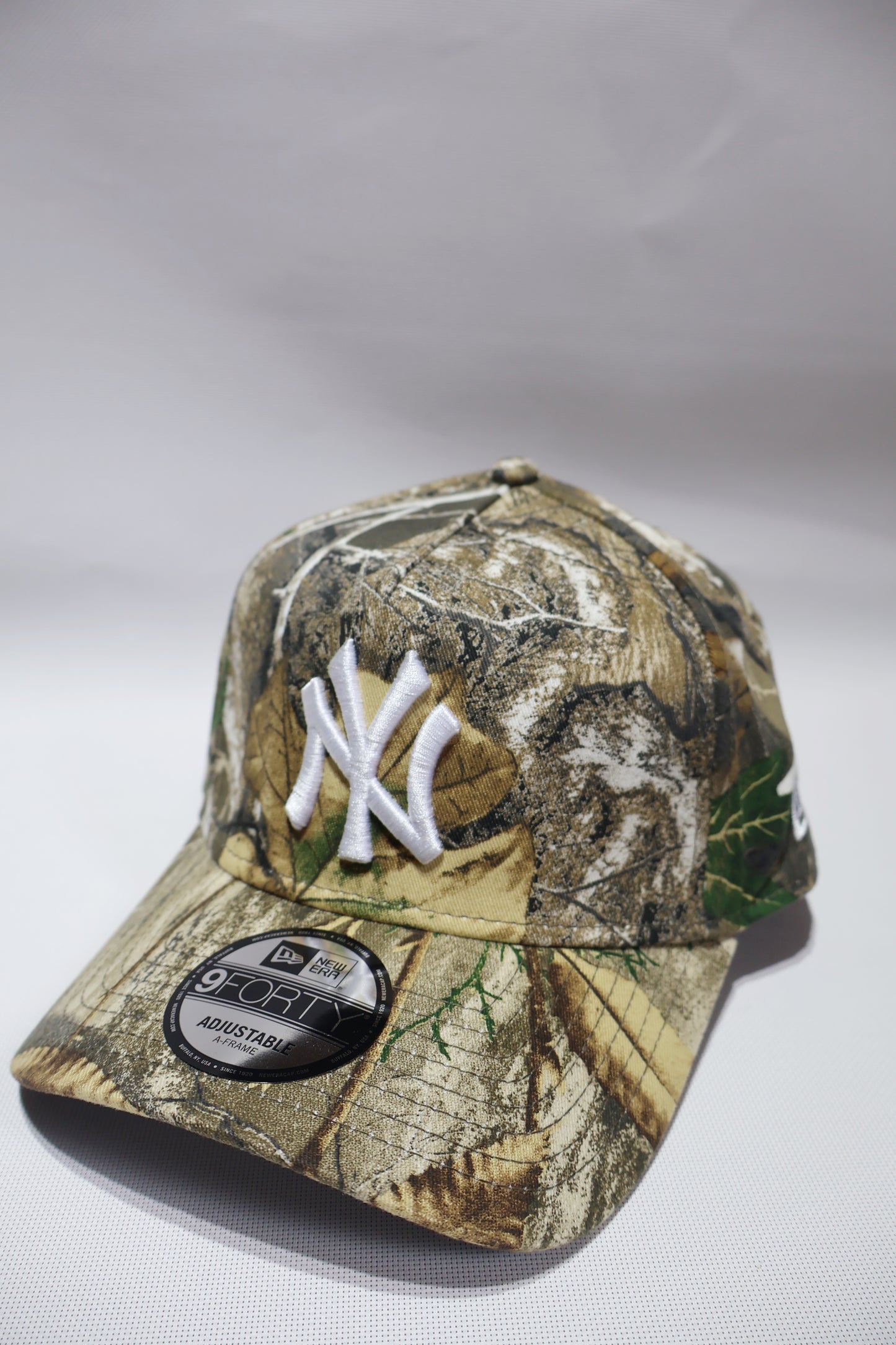 AUTHENTIC NY REALTREE A FRAME