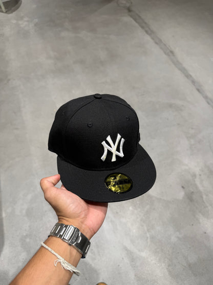 NY PLAIN BLACK FITTED