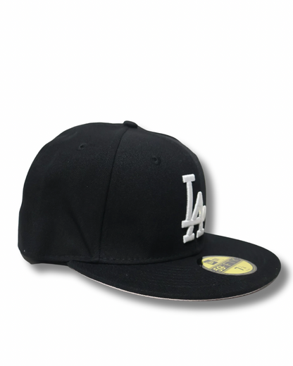 LA PLAIN BLACK FITTED HAT
