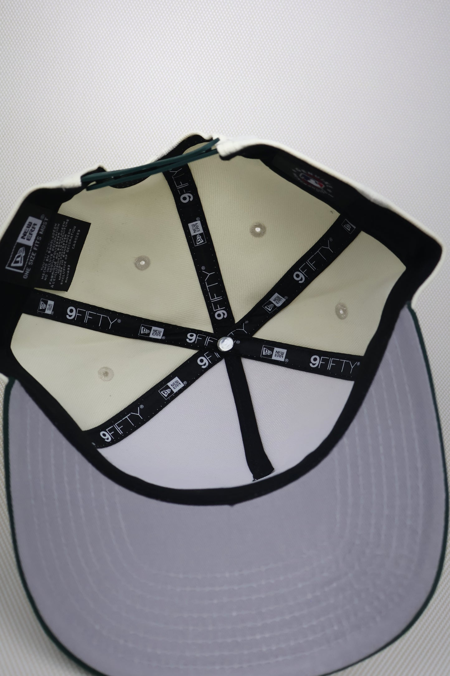 LA TWO TONE REVERSE LOGO GREEN