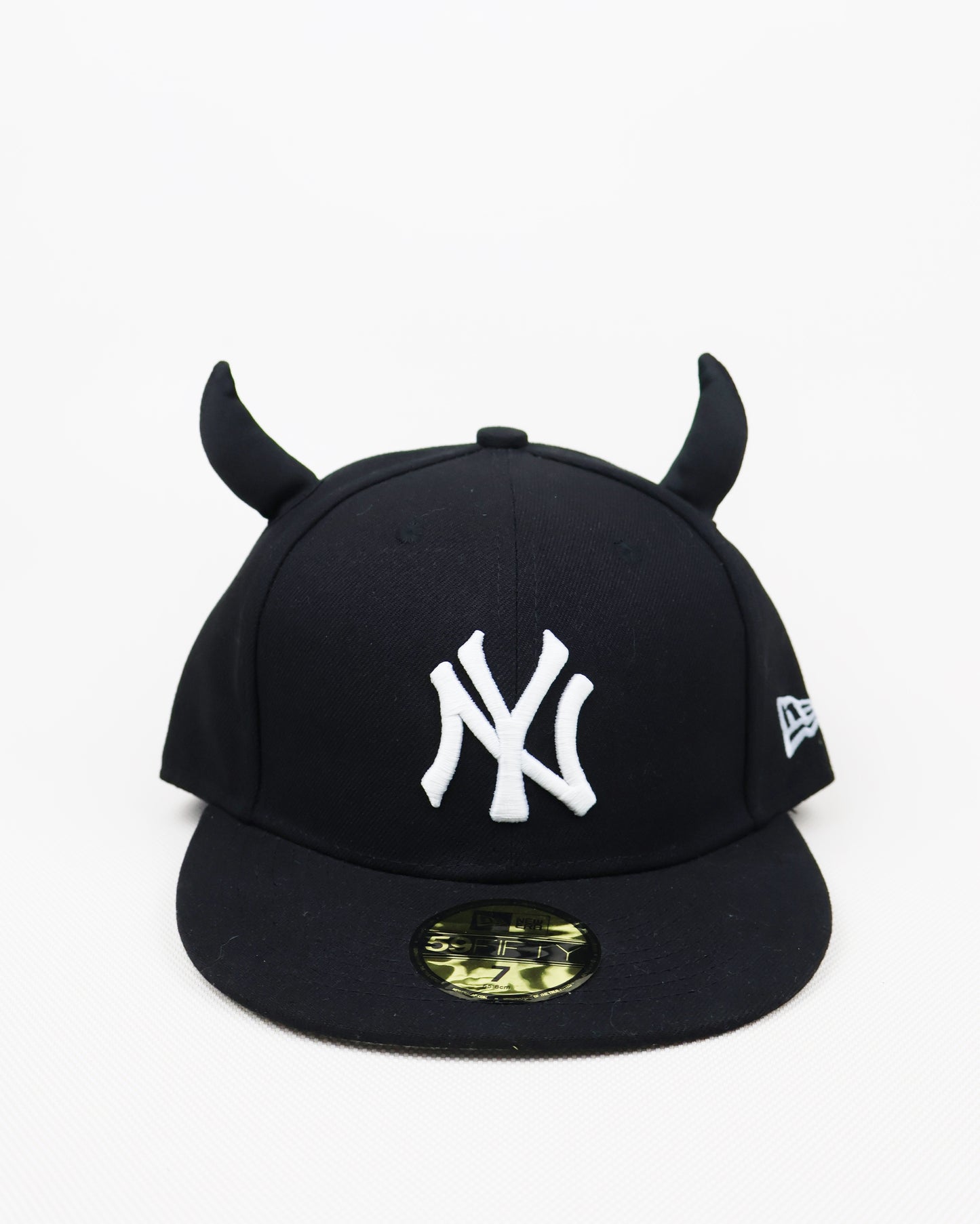 NY BLACK HORN FITTED HAT