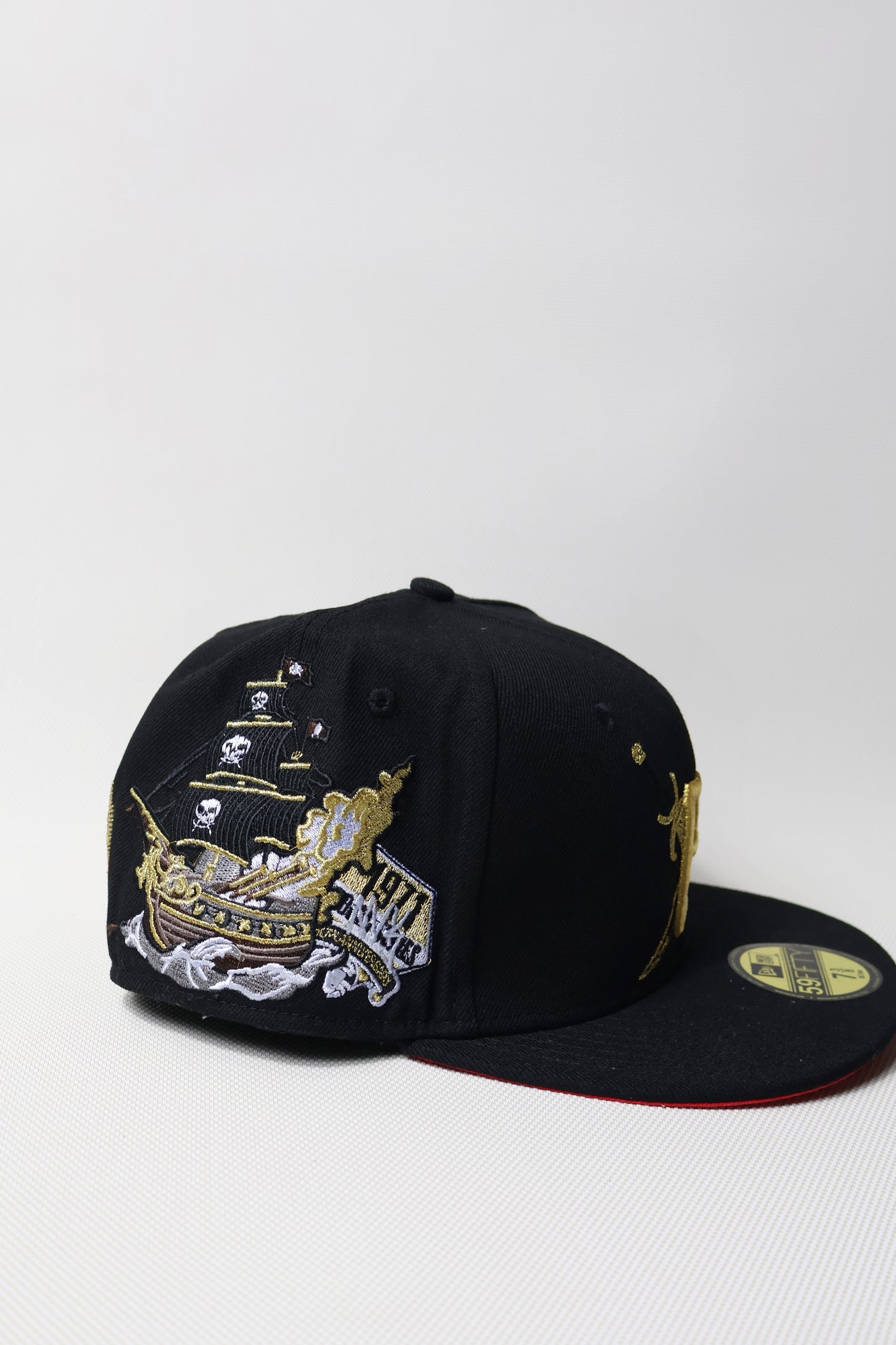 P "NZMU" PIRATES FITTED HAT