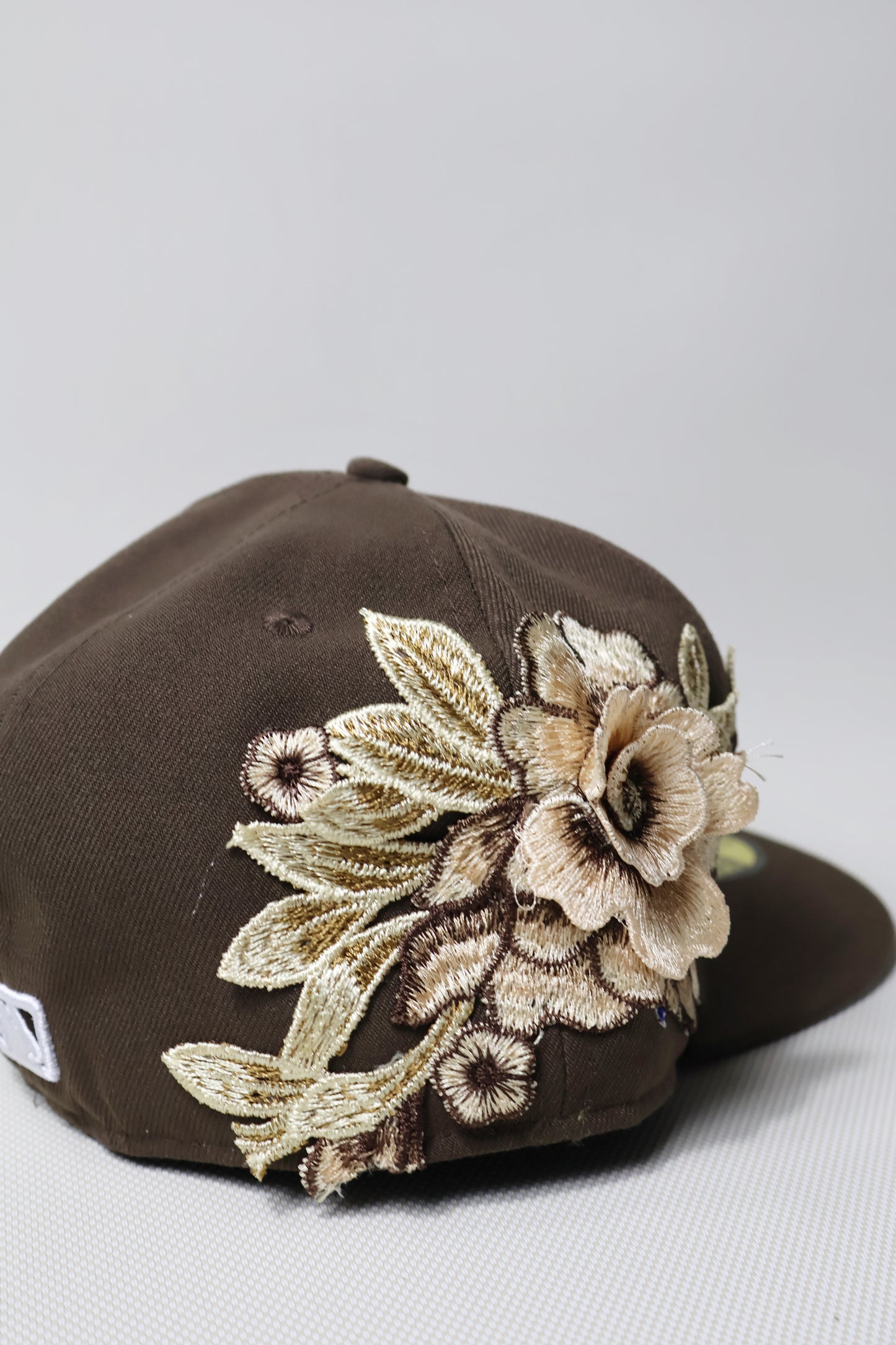 LA FLORAL BROWN FITTED HAT