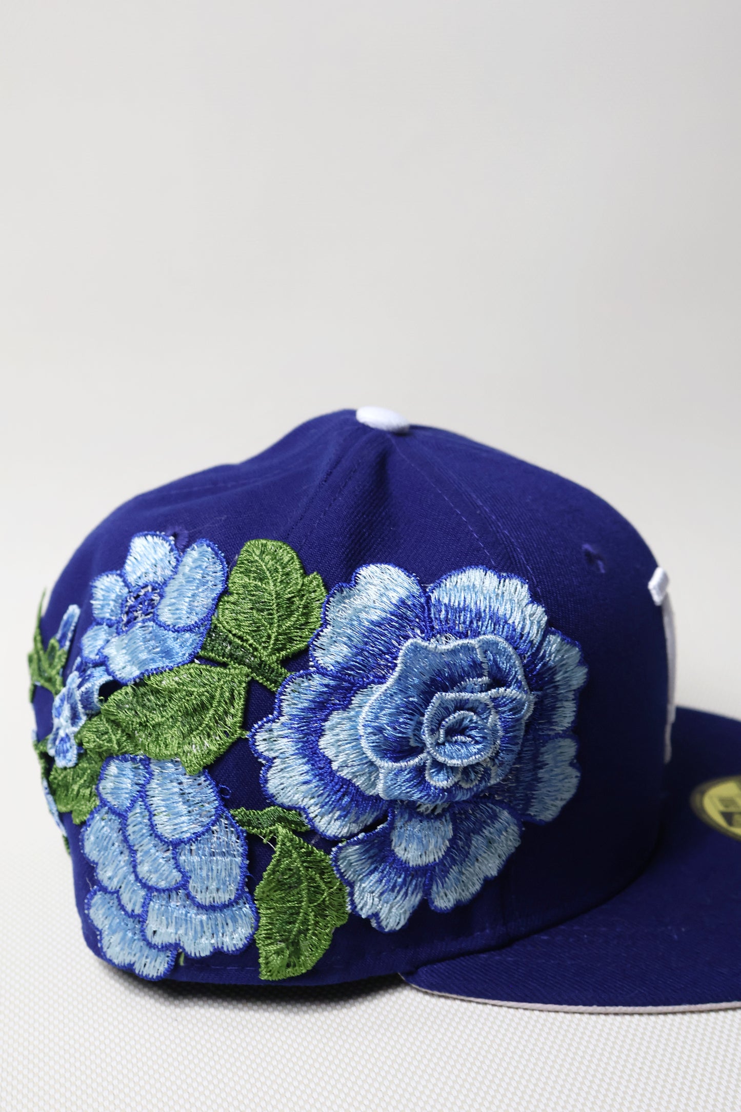 LA FLORAL BLUE FITTED