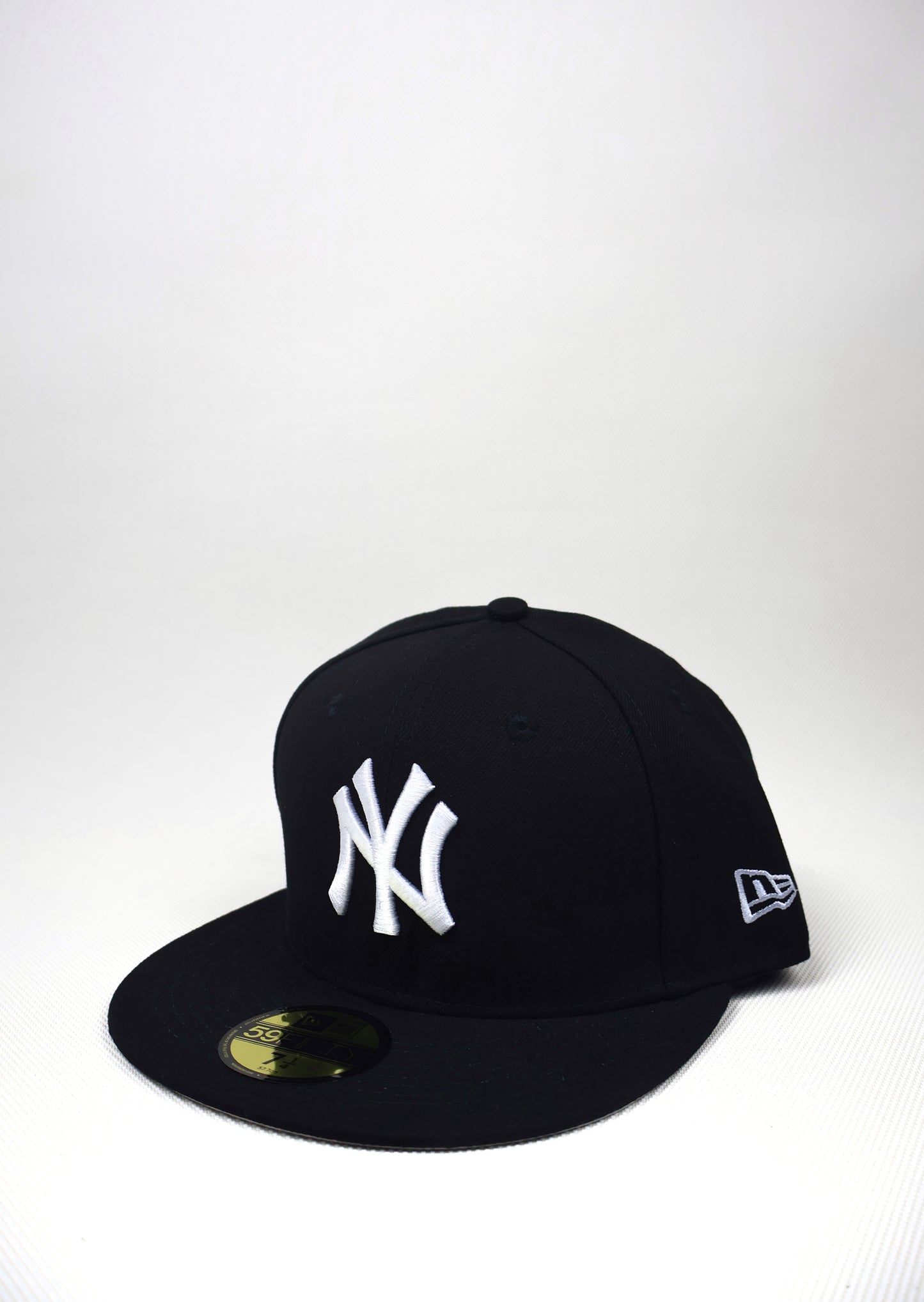 NY PLAIN BLACK FITTED HAT