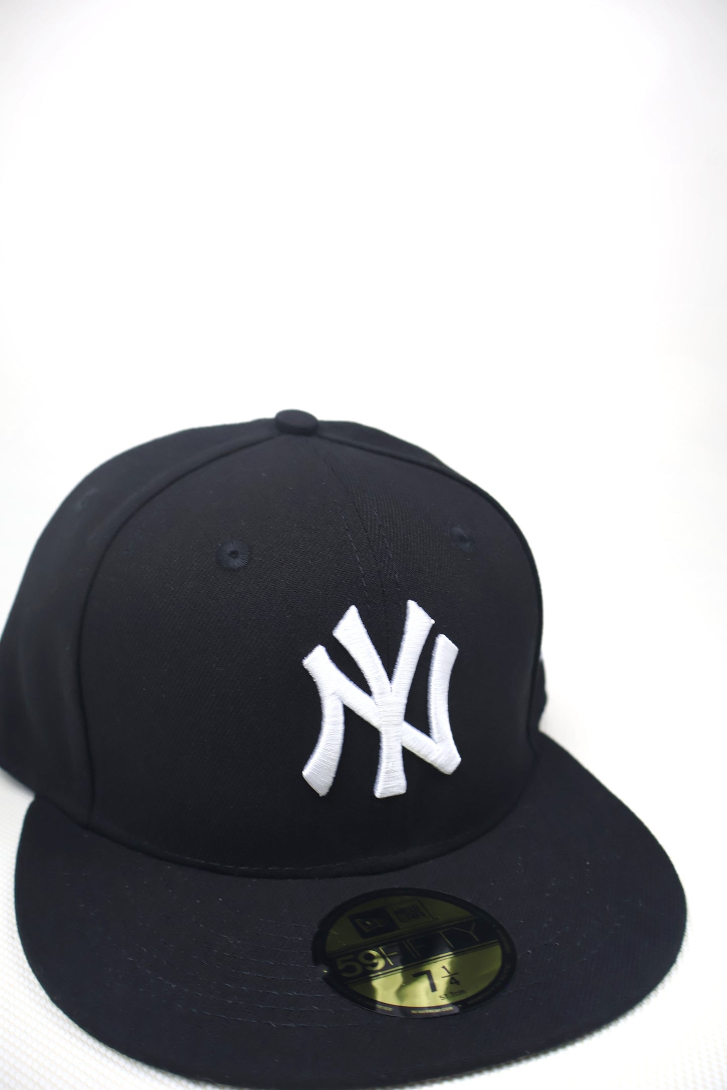 NY PLAIN BLACK FITTED HAT