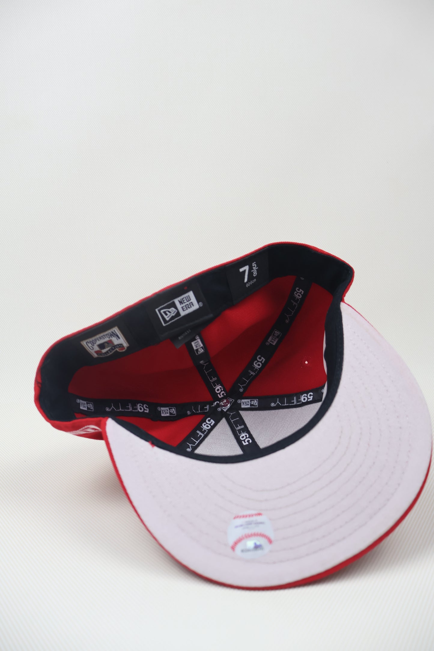 LA RED PLAIN FITTED HAT