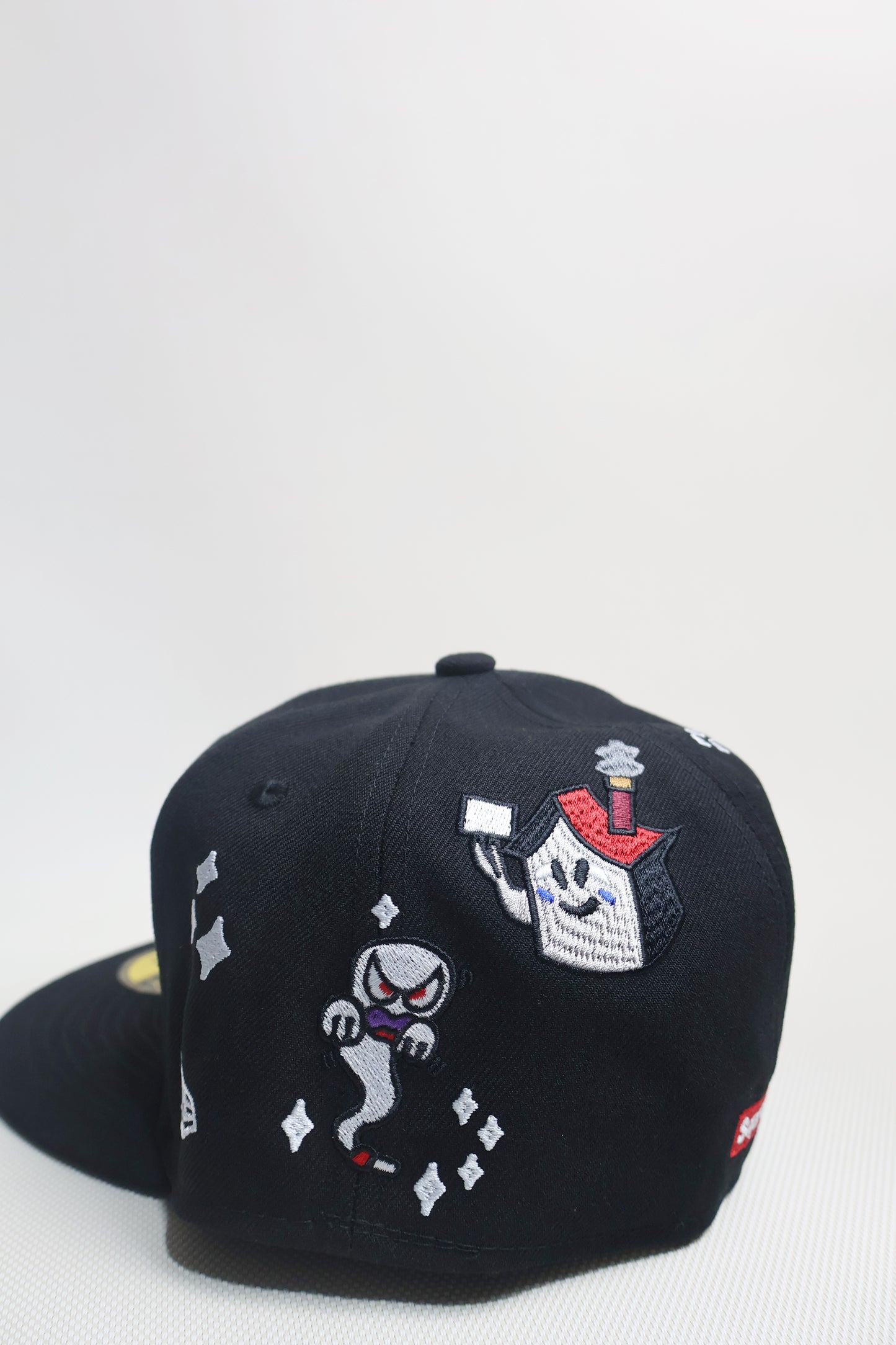 SUPREME S CHARACTERS FITTED HAT