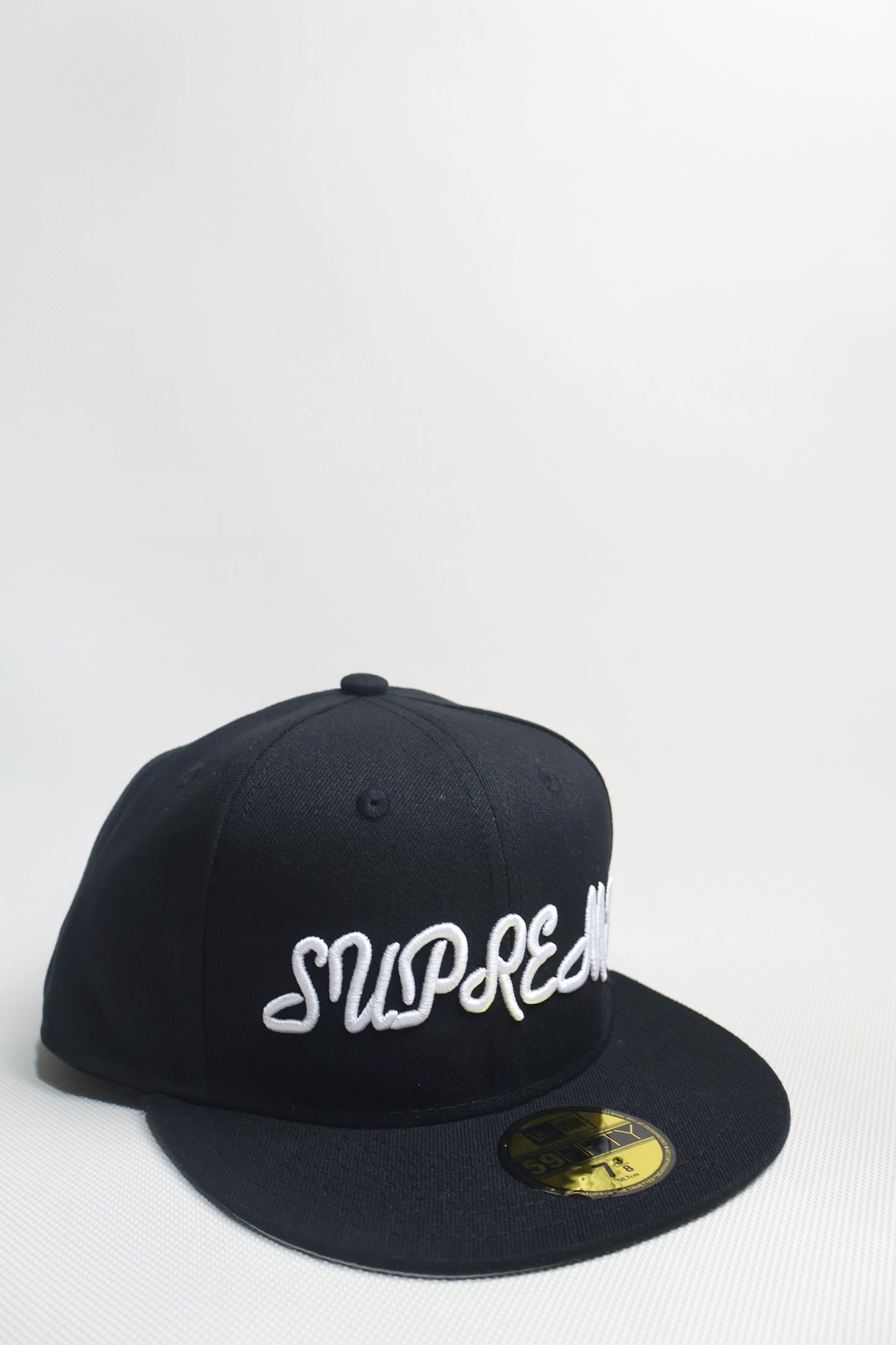 SUPREME SCRIPT FITTED HAT