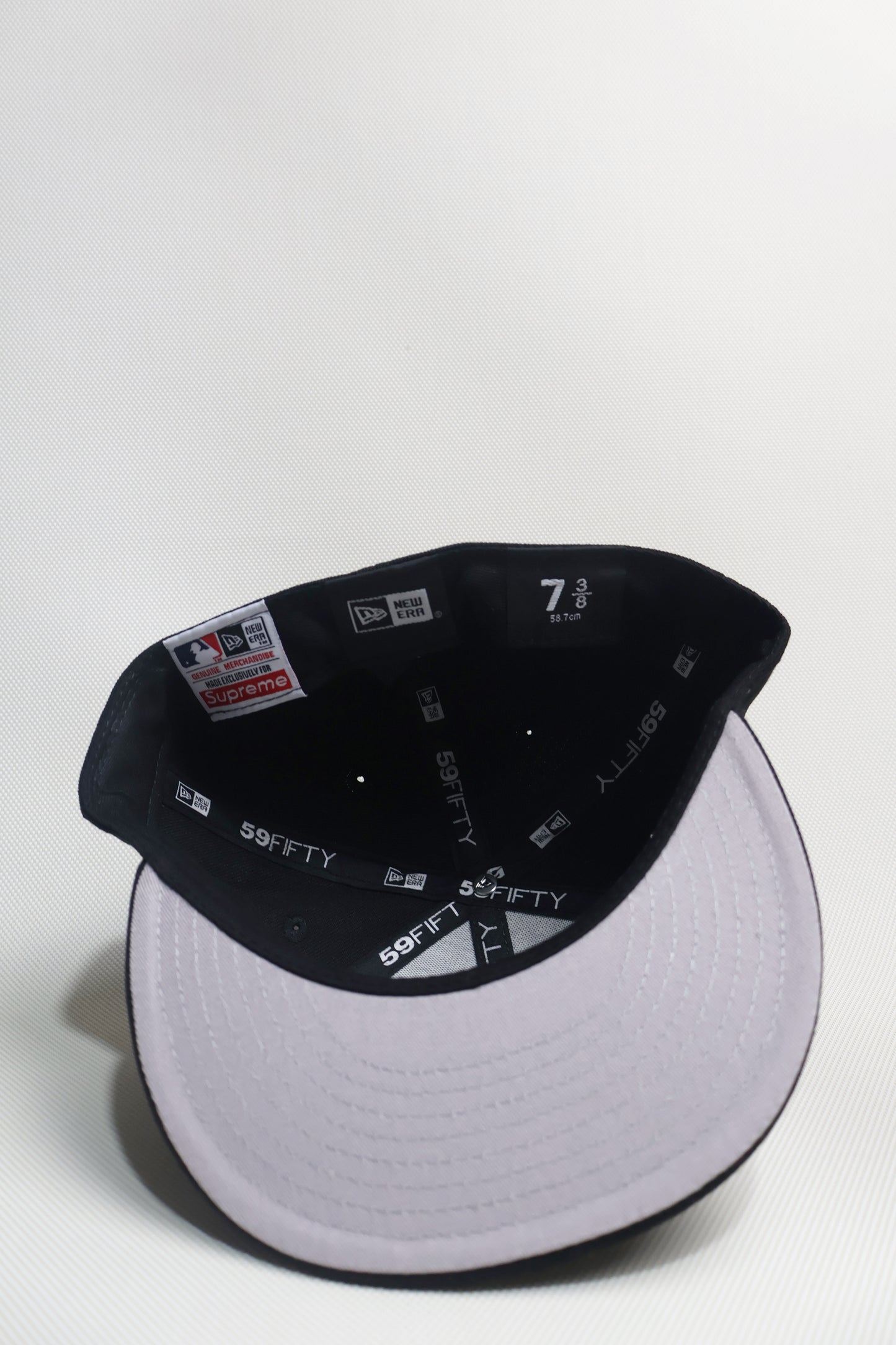 SUPREME SCRIPT FITTED HAT