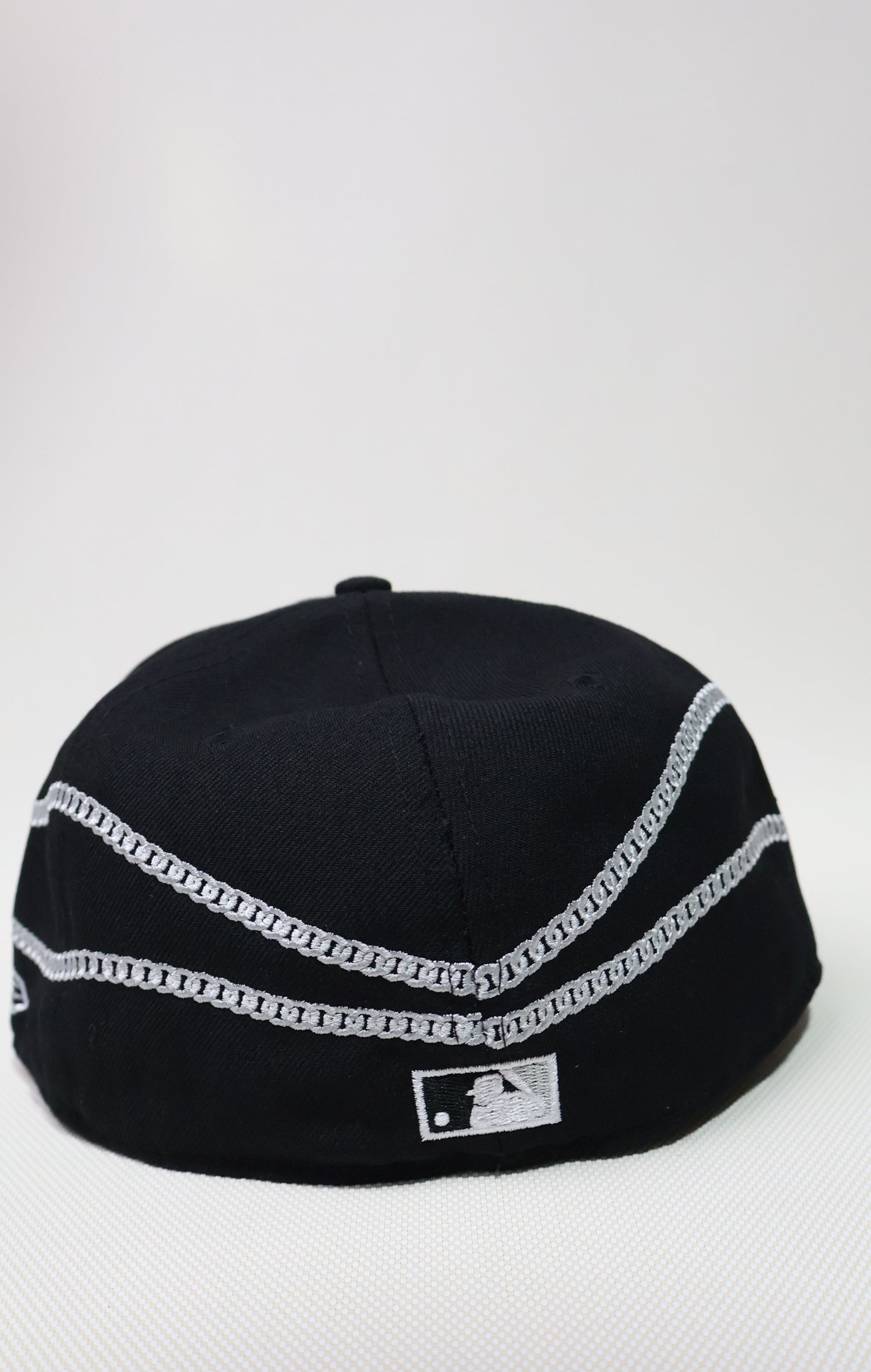 SOX SILVER CHAIN FITTED HAT