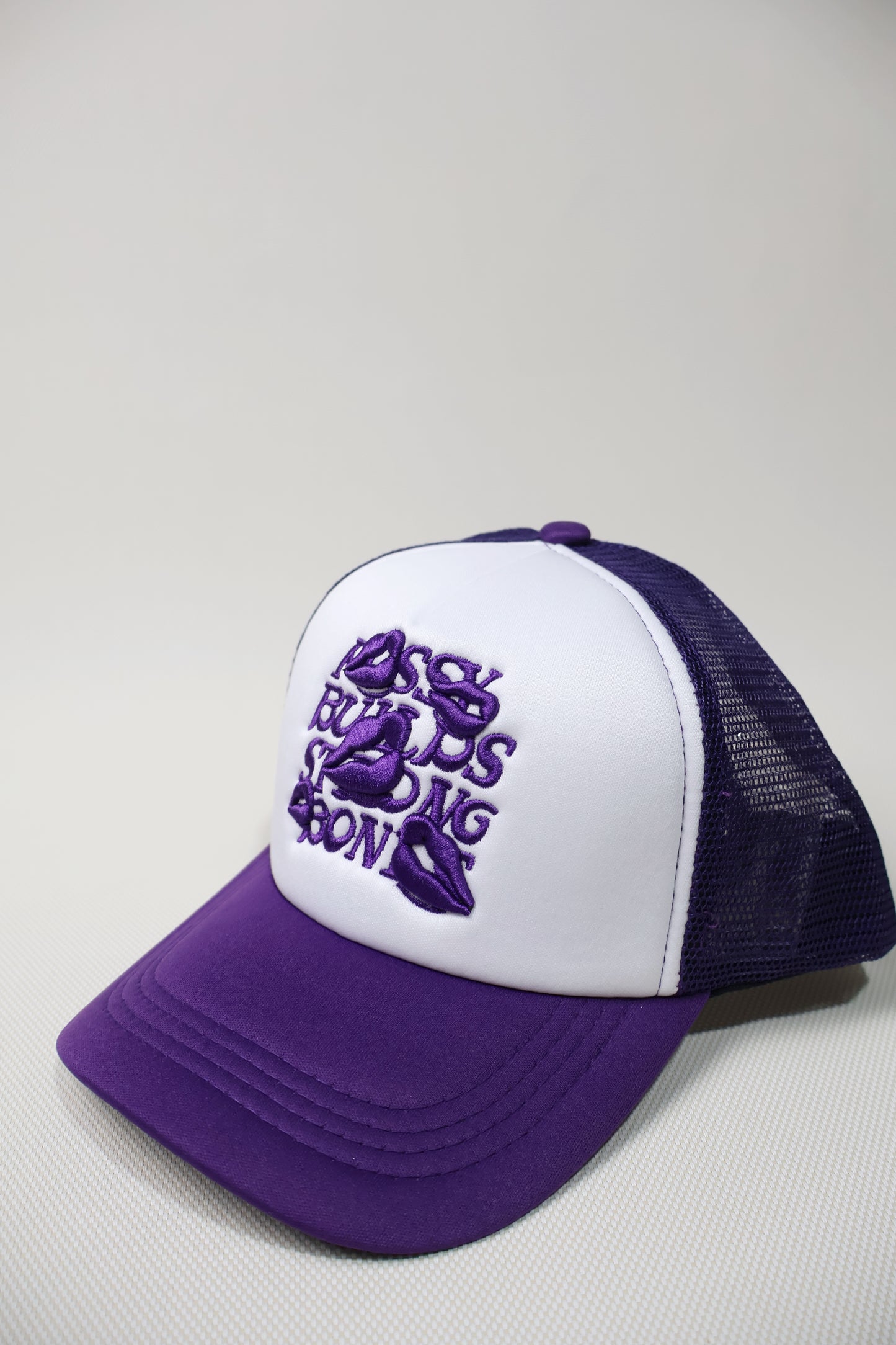LA ROPA PURPLE TRUCKER HAT