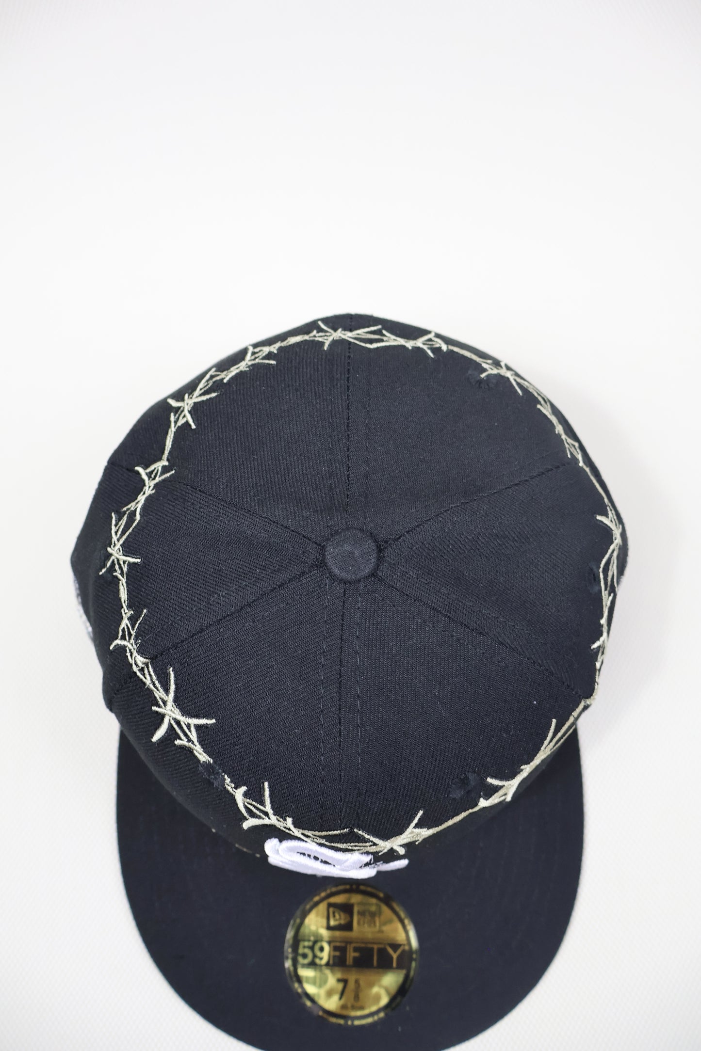 SOX CHAIN BONES EMBROIDERY FITTED HAT