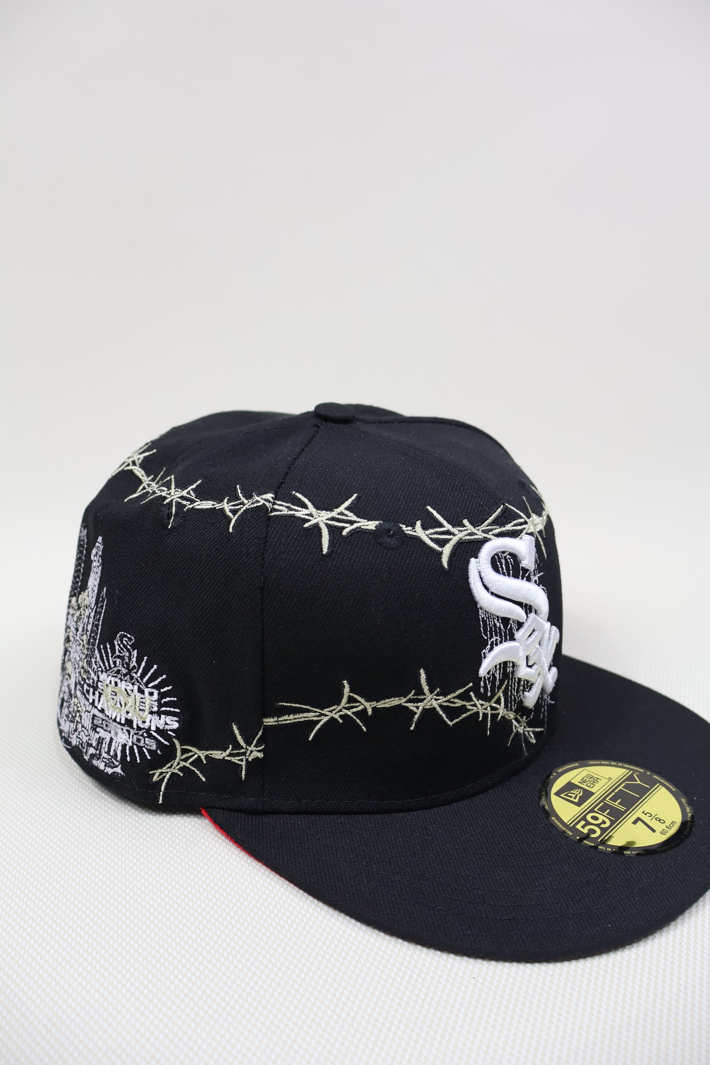 SOX CHAIN BONES EMBROIDERY FITTED HAT