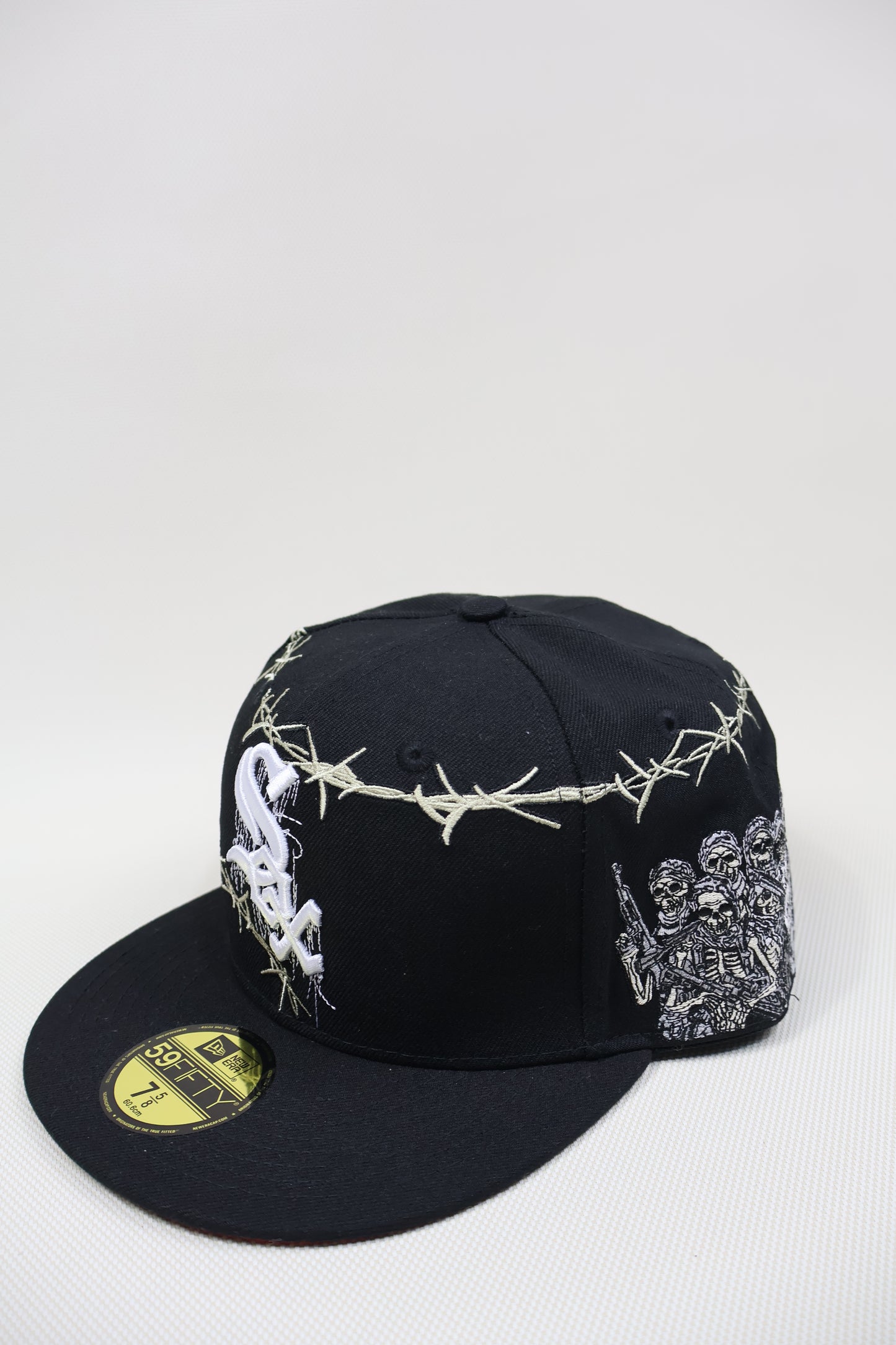 SOX CHAIN BONES EMBROIDERY FITTED HAT