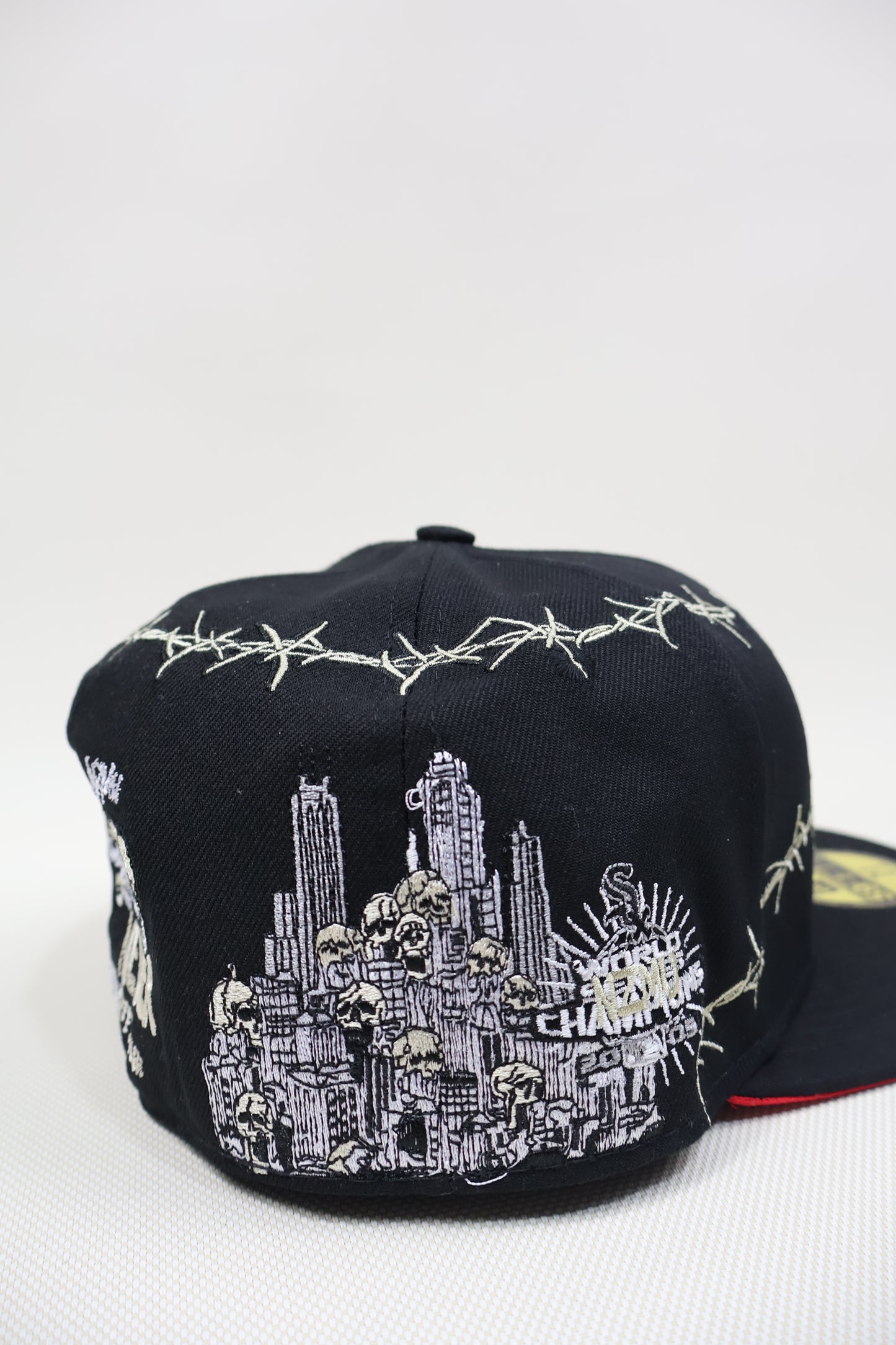 SOX CHAIN BONES EMBROIDERY FITTED HAT