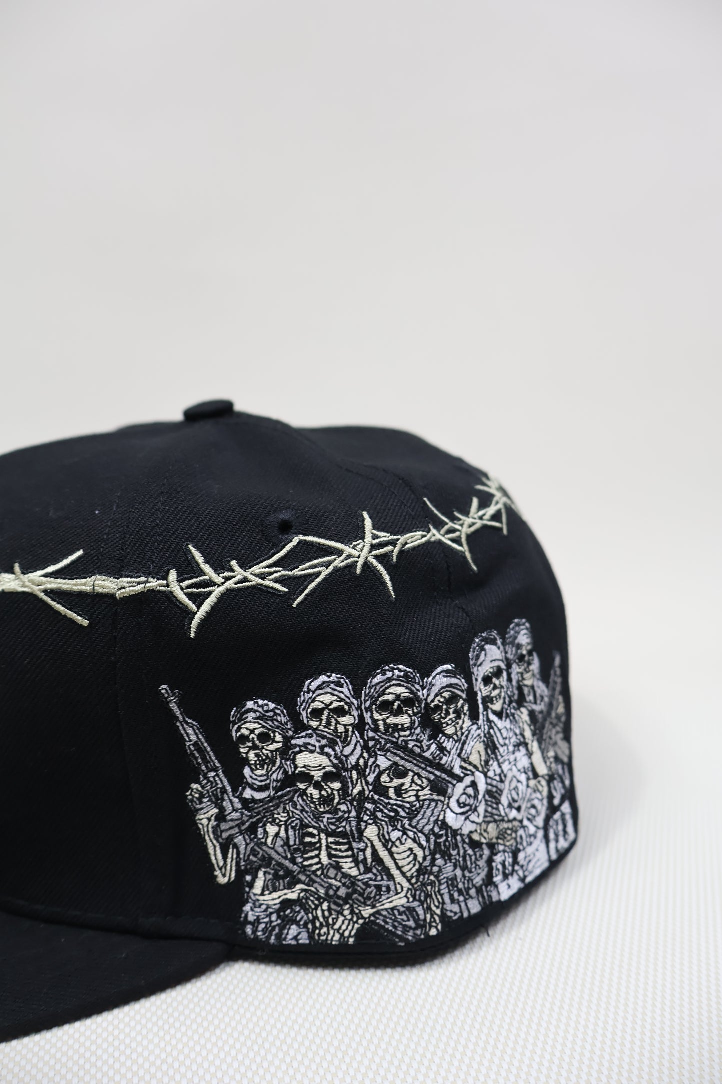 SOX CHAIN BONES EMBROIDERY FITTED HAT