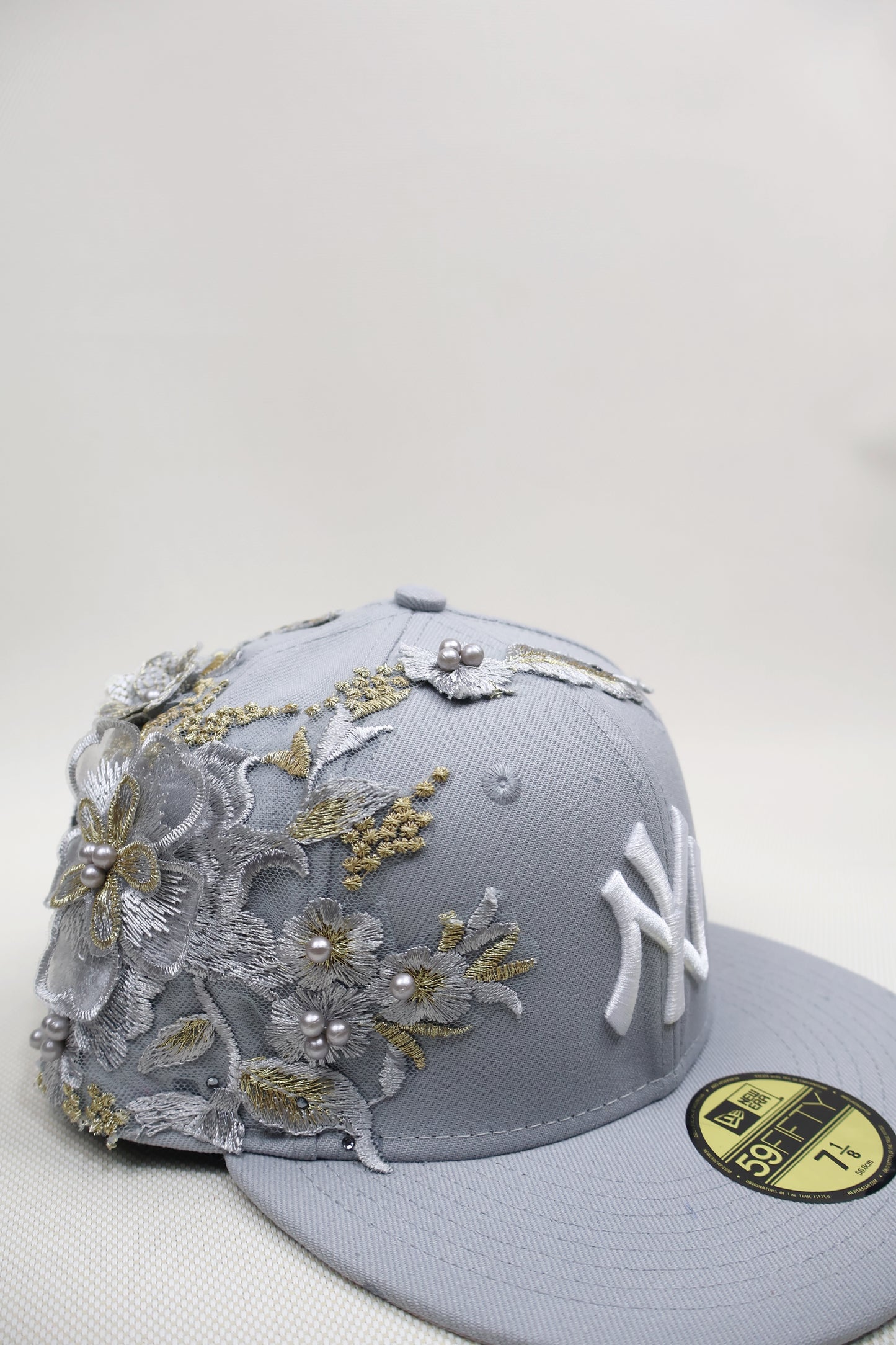 NY GRAY FLORAL FITTED HAT