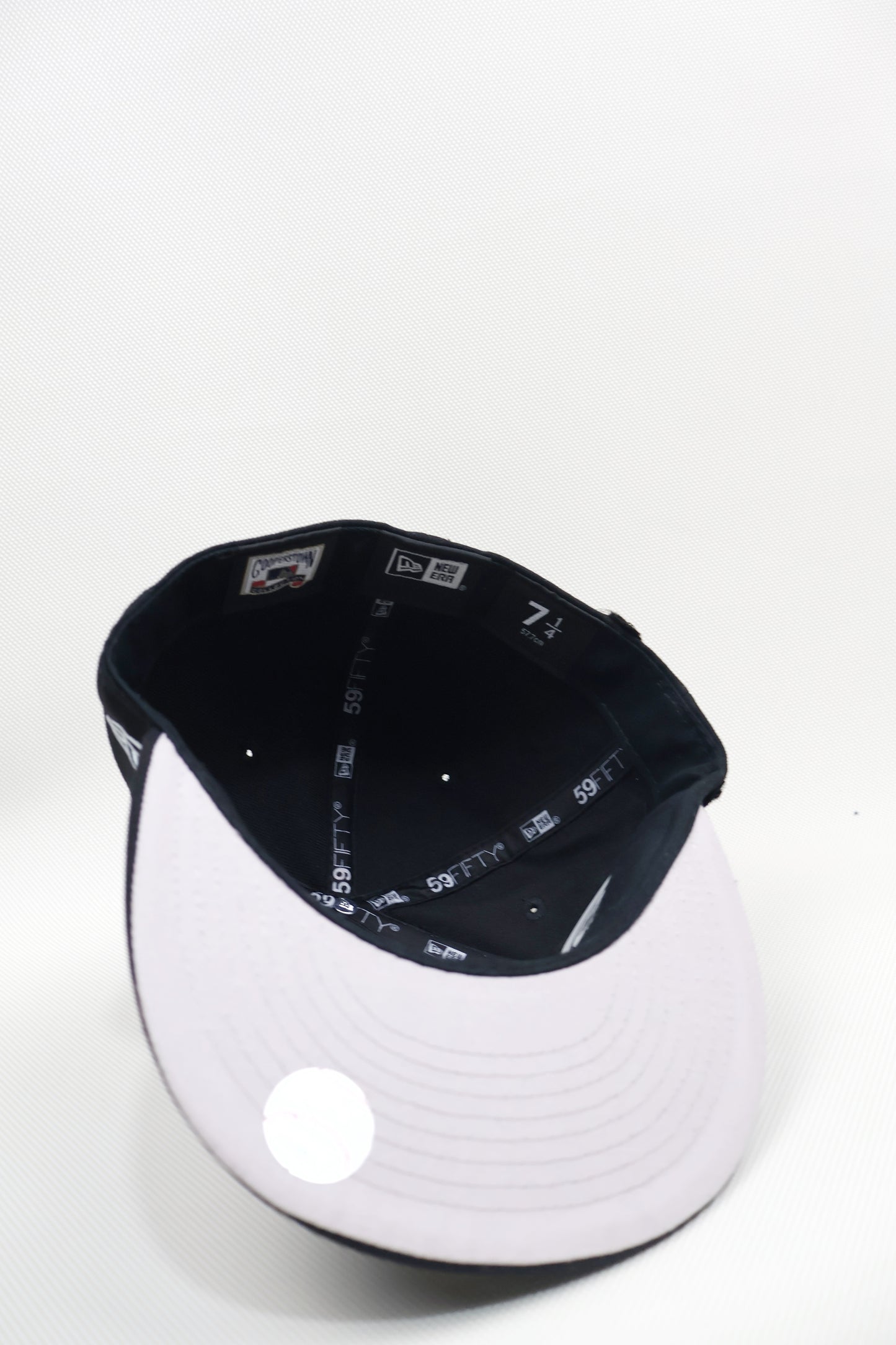 NY BLACK FLORAL FITTED HAT