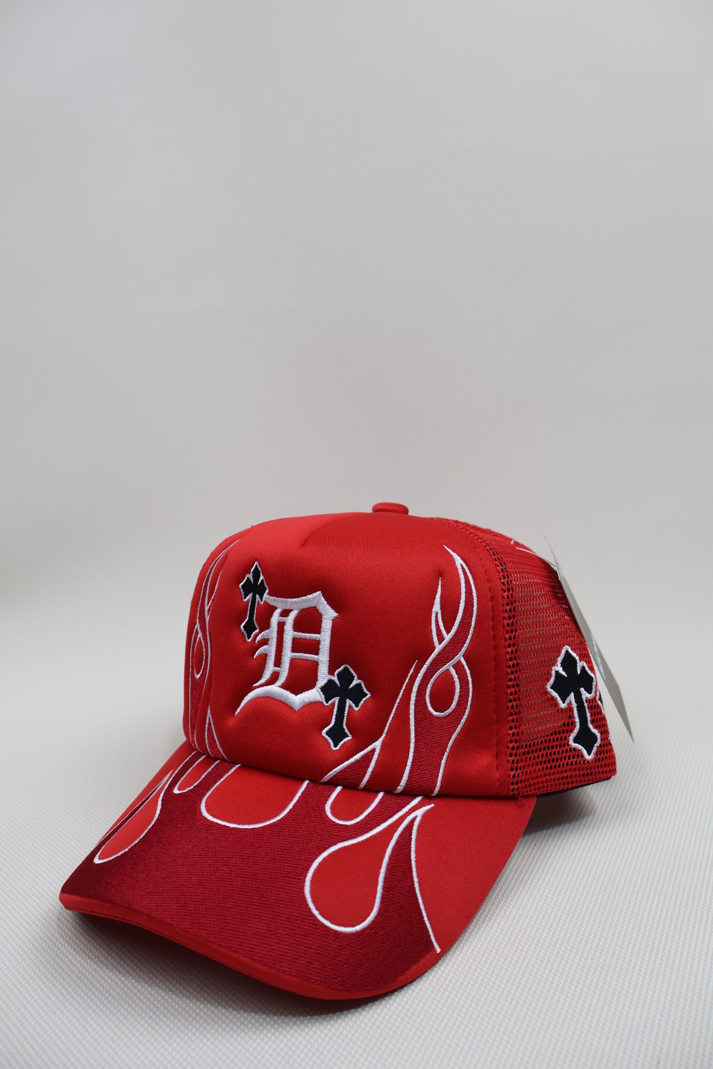 D RED FLAMES TRUCKER HAT
