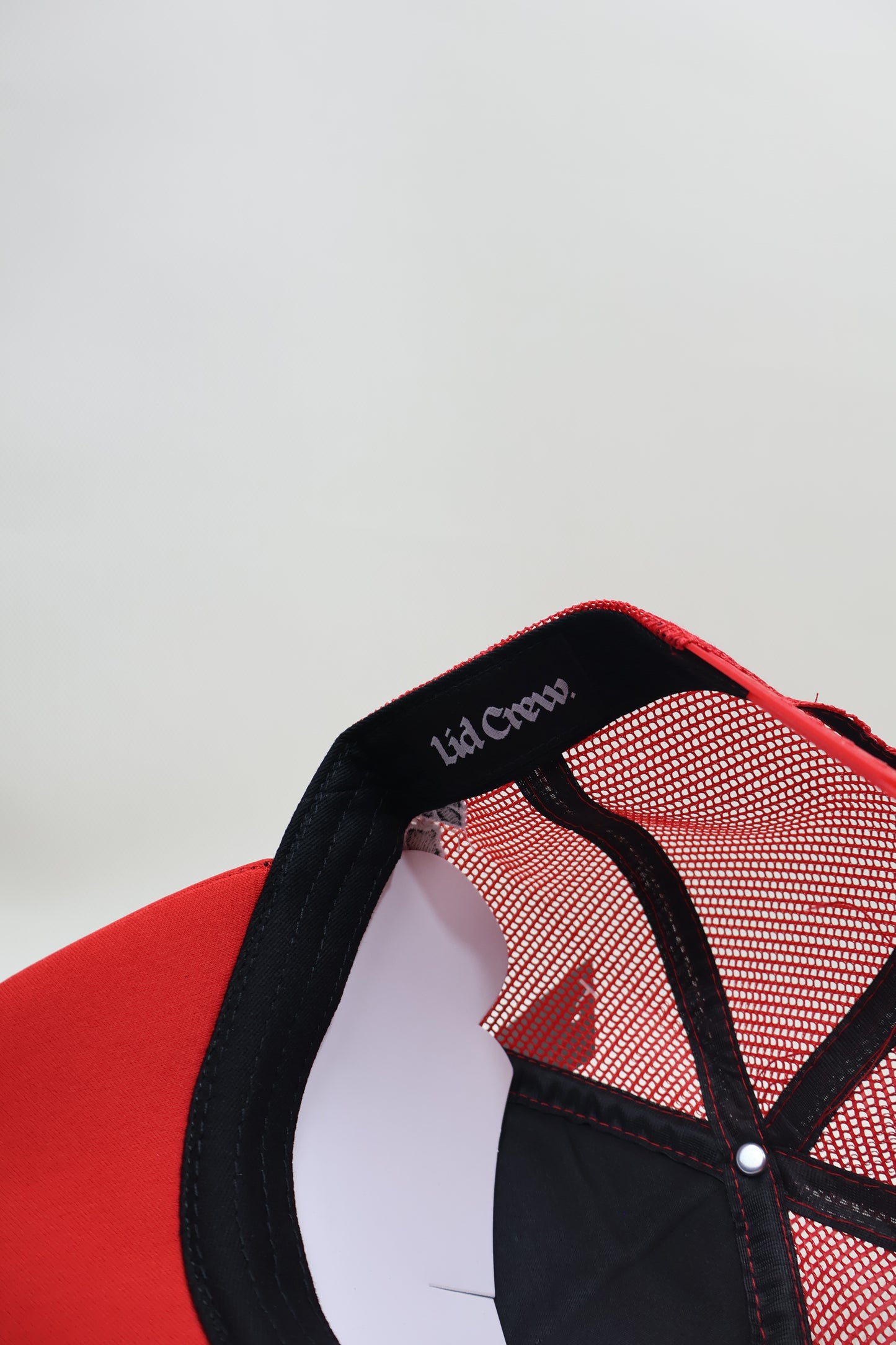 D RED FLAMES TRUCKER HAT