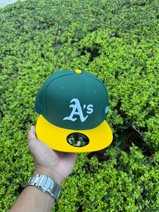 TWO TONE A GREEN FITTED HAT