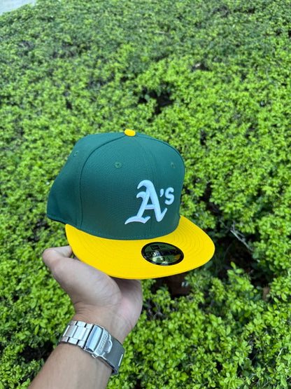 TWO TONE A GREEN FITTED HAT