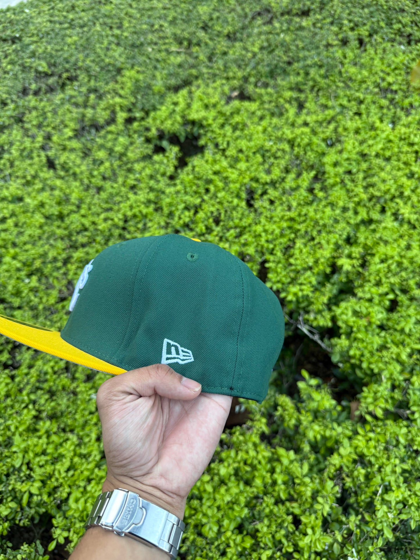 TWO TONE A GREEN FITTED HAT