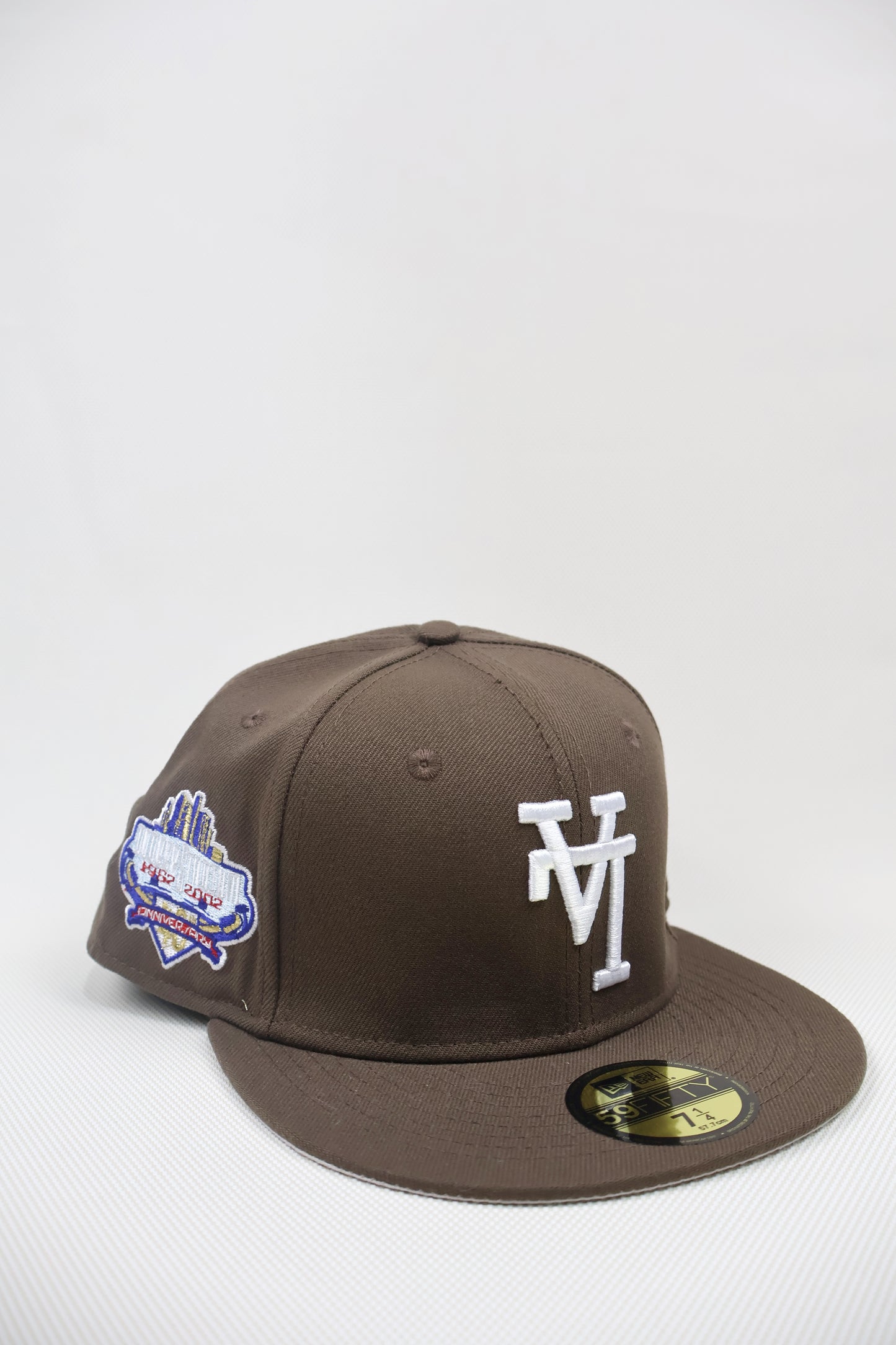 LA INVERTED BROWN FITTED HAT
