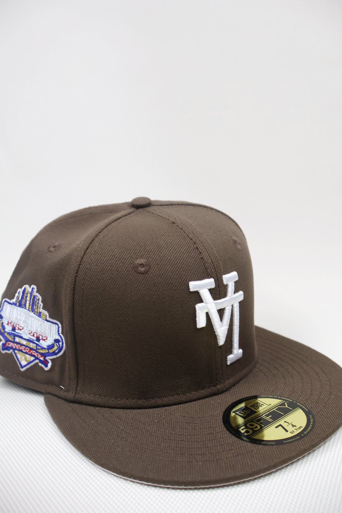 LA INVERTED BROWN FITTED HAT