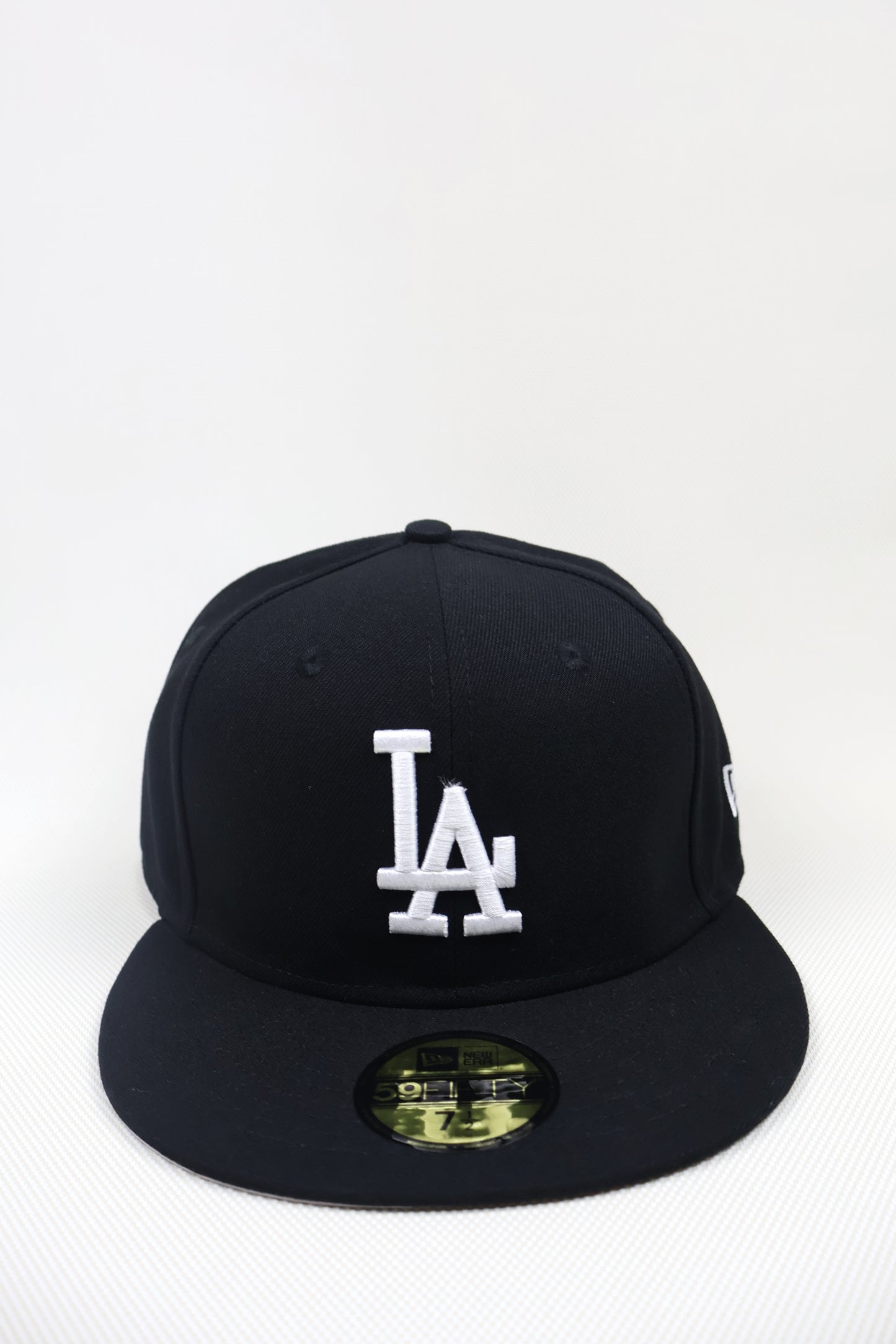 LA PLAIN BLACK FITTED HAT