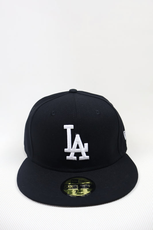 LA PLAIN BLACK FITTED HAT