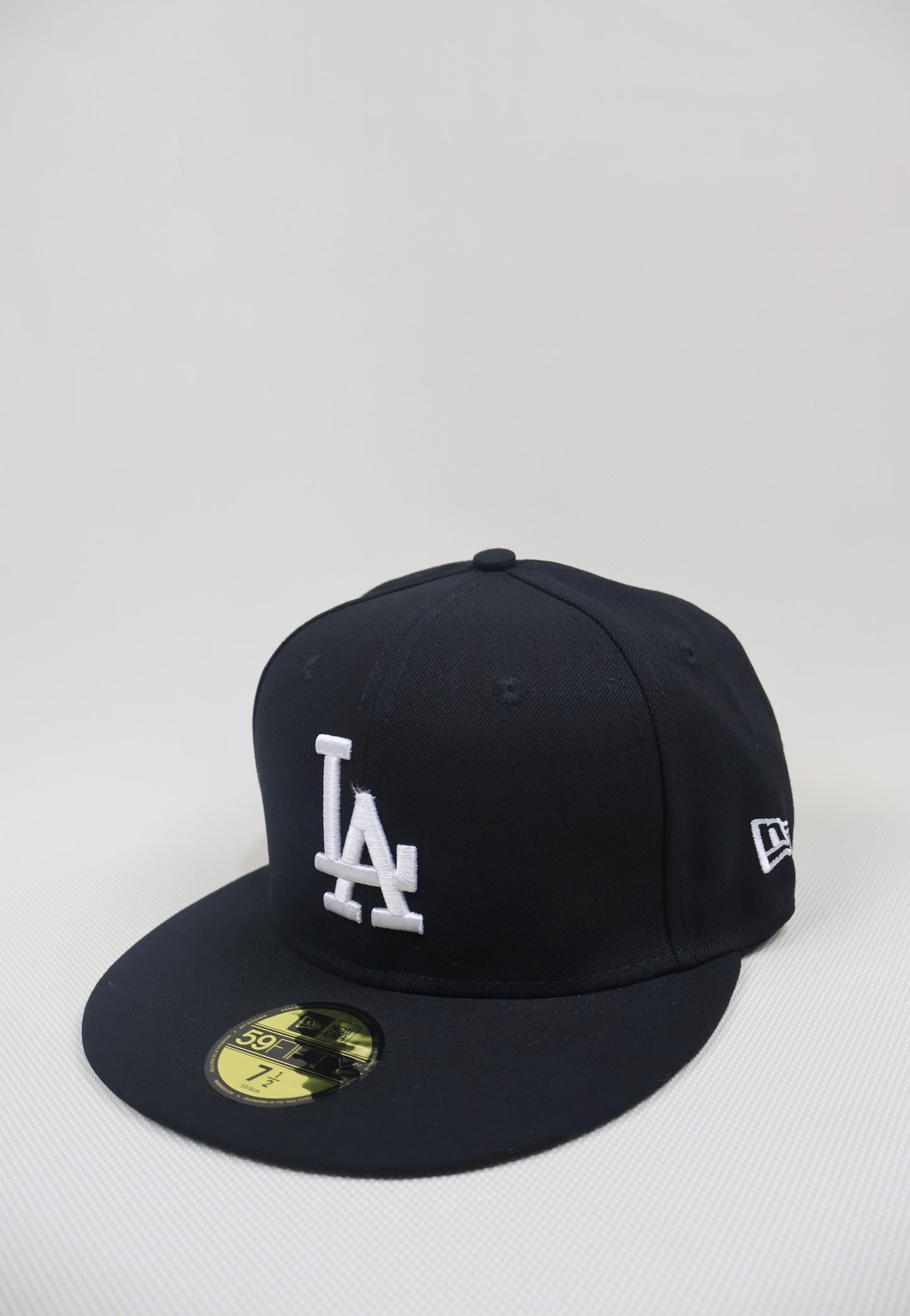 LA PLAIN BLACK FITTED HAT