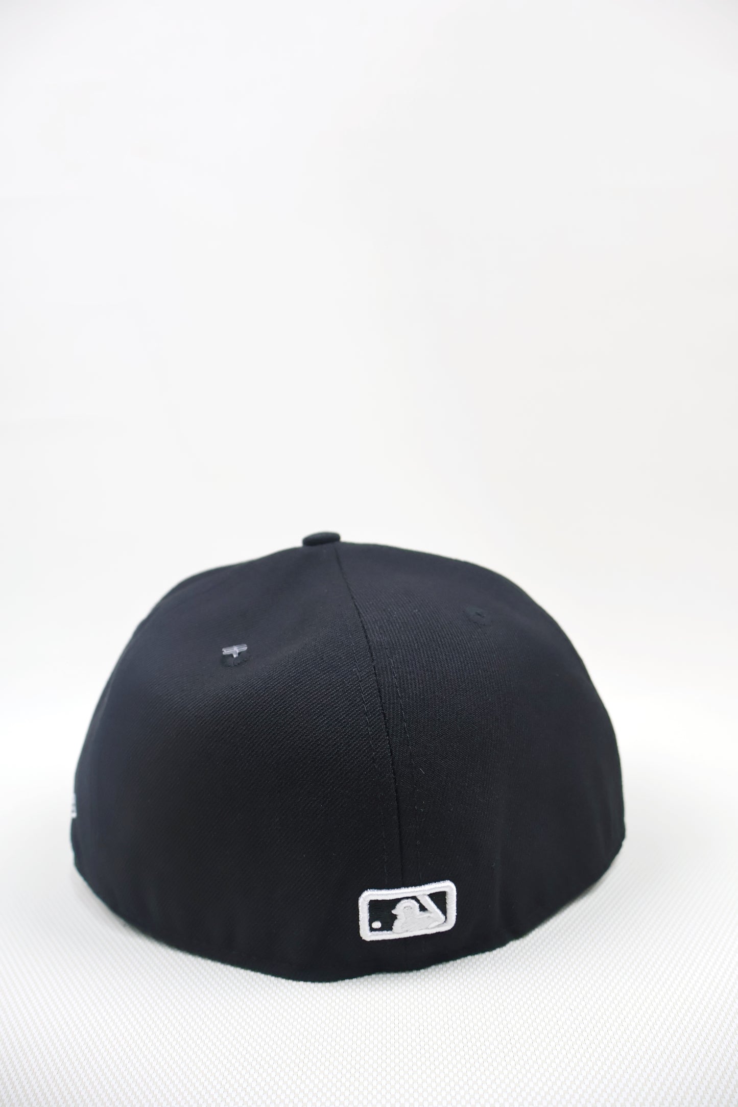 LA PLAIN BLACK FITTED HAT