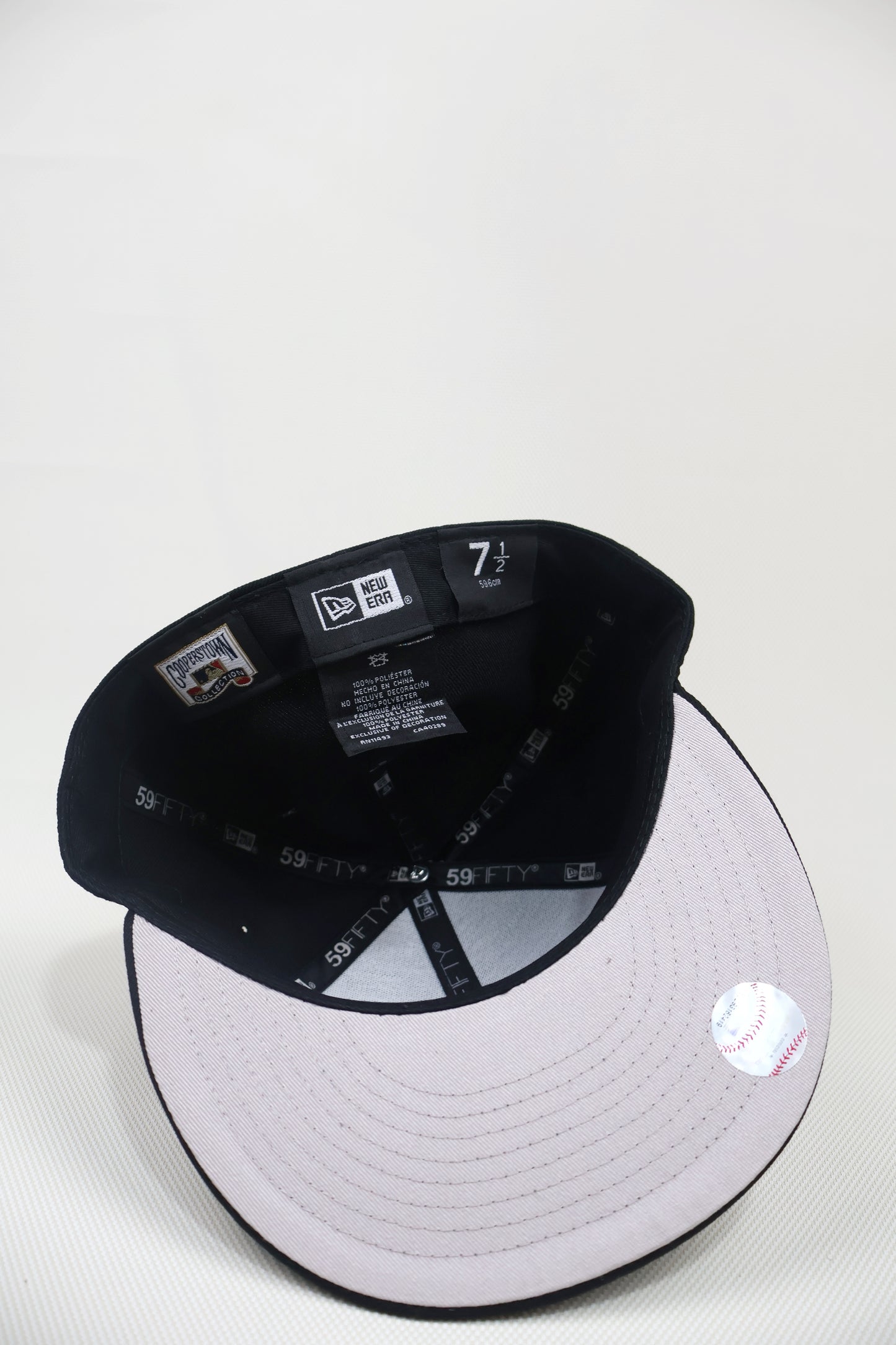 LA PLAIN BLACK FITTED HAT