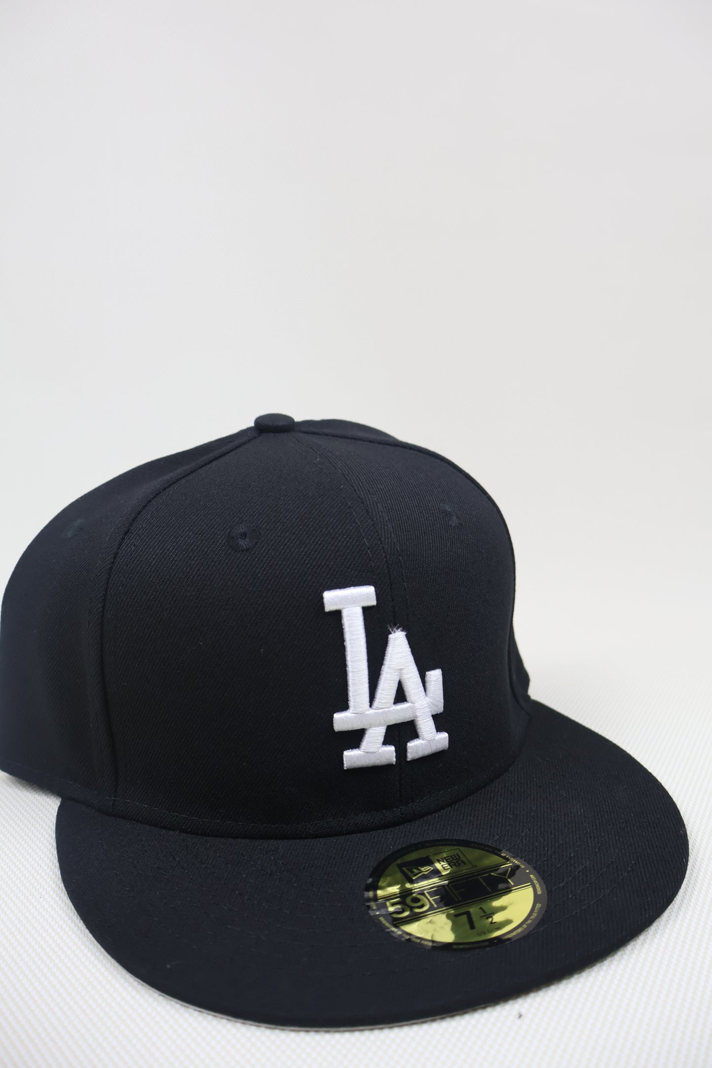 LA PLAIN BLACK FITTED HAT