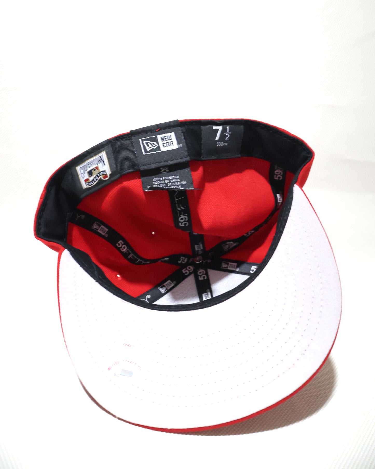 LA PLAIN RED FITTED HAT